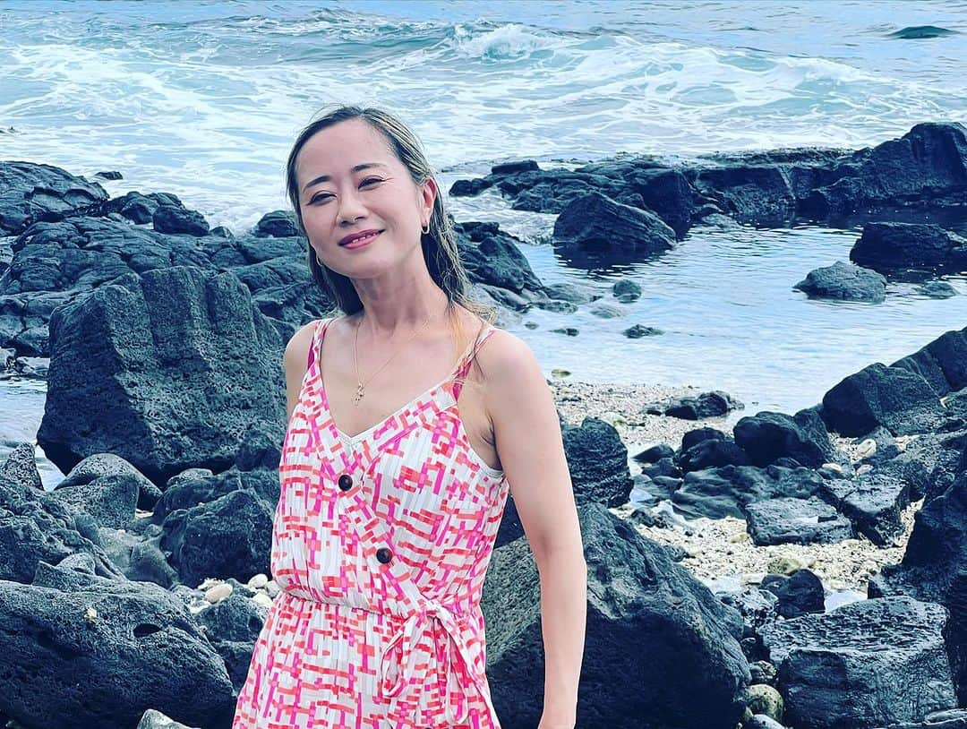 レイチェル・チャンのインスタグラム：「Quality time at Kona with my family🌺 結婚式をクキオビーチで挙げた後に、コナのレストランで結婚パーティーを🥂 今回はそんな思い出の地を再訪✨ エイブラハムクルーズの最終日はたくさんの友達と次回の再会を誓いました☺️  #エイブラハム #エイブラハムクルーズ #エイブラハムの教え  #引き寄せ #引き寄せの法則  #レイチェルチャンネル」