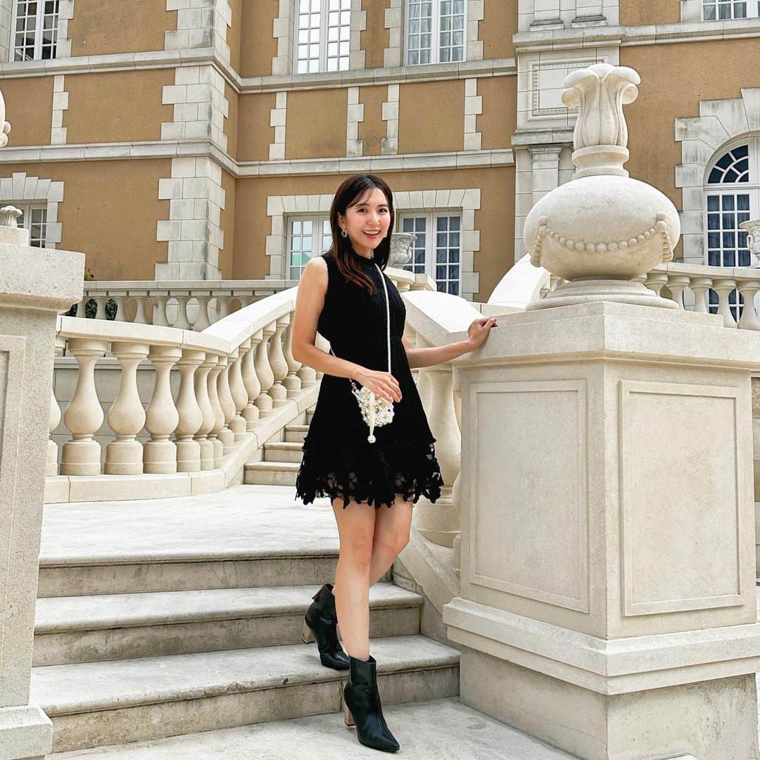 mimiのインスタグラム：「暑くても服装は秋を意識したいよね🥺  tops… @elenore_official  pants… @birthdaybashshop   ・ #mimi服🐹 #秋コーデ #秋服コーデ #ブラックコーデ #パールバッグ #服好きな人と繋がりたい #おしゃれさんと繋がりたい #ママコーデ #男の子ママ #恵比寿ガーデンプレイス #ジュエルロブション恵比寿」