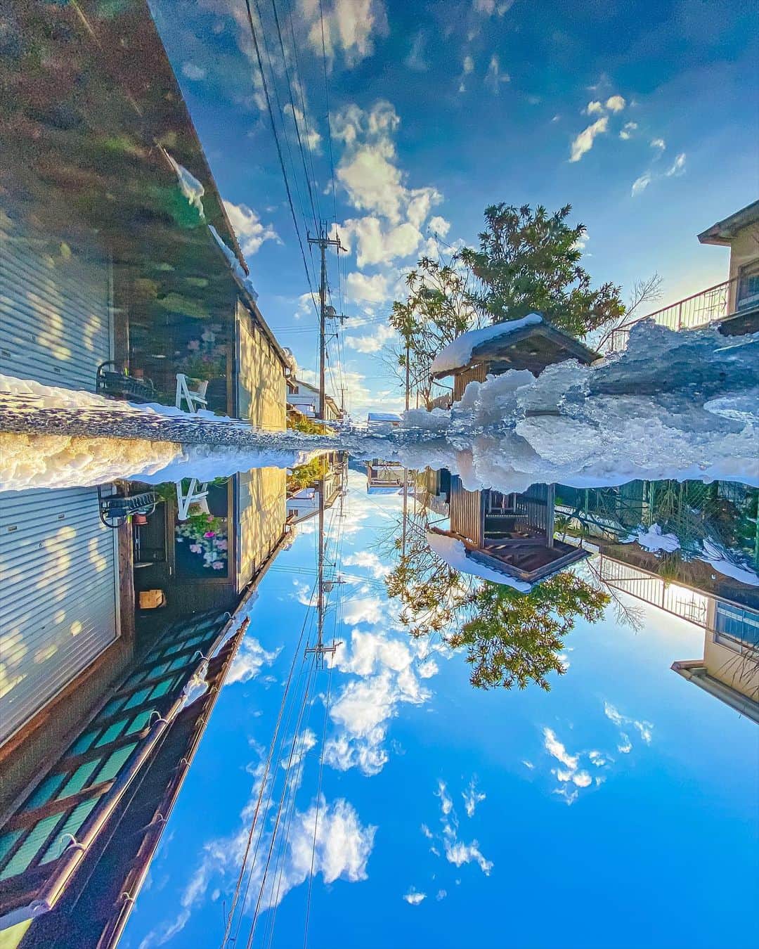 Shotaのインスタグラム：「反転世界  inverted world  写真集「何気ない日常をアニメチックに。」Amazon販売中です！ 気になってくださった方は、プロフィールのハイライトよりリンクをご確認いただければと思います！！  Photo book, "Animating the Uncommon Everyday." Now on sale at Amazon!  If you are interested, please check the link from the highlight in my profile!  #アニメチック  #japan #photography #photo #lightroom #blue #kf_gallery #raw_japan #japangem #photo_shorttrip  #photo_travelers  #japan_bestpic_  #japan_photogroup  #japantravelphoto  #lovers_nippon  #best_photo_japan  #photo_map  #5min_japan #look_japan  #tabispo #total_japan #thelifejapan #雲フェチクラブ」