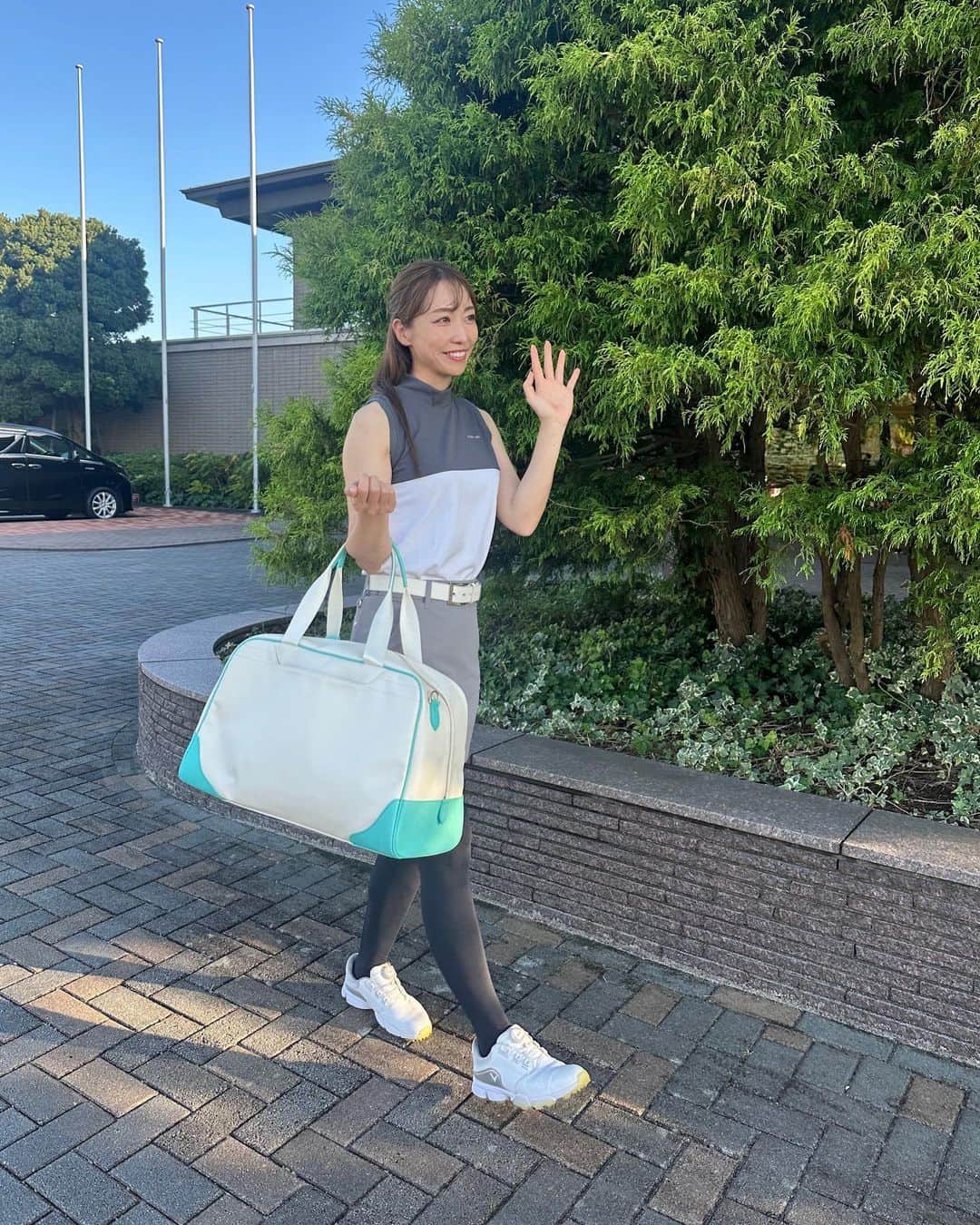 高橋友希子さんのインスタグラム写真 - (高橋友希子Instagram)「〖ゴルフグッズ〗 ⁡ ⁡ ゴルフ用のバック 皆さんはどんな物を使ってますか？？ ⁡ ⁡  私はこのボストンがカラーもすごく綺麗で 気に入ってます🤍  レザー調の風合いがとっても上品で高級感があり ゴルフ場だけじゃなく 日常使いも出来るデザイン✨ ⁡ ⁡ 特に冬場は着替えなどもかさばるので このぐらいの容量がある物が使いやすくて ありがたい😊 ⁡ ⁡  今回のバックは @momoko_fr とコラボモデルです🇫🇷  ⁡ PELLE MORBIDA (ペッレ モルビダ） ⁡  ⁡ カートバックもあるので近々のせますねッ♪  ┈┈┈┈┈┈┈┈┈┈┈┈┈┈┈┈┈┈┈┈ ✩𝐏𝐫𝐨𝐟𝐢𝐥𝐞✩ 初心者〜100切りを目指している方を対象に 東京・千葉・横浜でレッスンをしています🤝🏻 ⁡ ・レッスン累計4000件 ・初心者〜5ヶ月で100切り達成 ⁡ 👱🏻‍♀️ BEST 66・レッスン歴9年目・ゴルフ歴30年 美容・健康・海が大好きです🐚💙 ⁡ ┈┈┈┈┈┈┈┈┈┈┈┈┈┈┈┈┈┈┈┈ 【レッスン空き状況】 📢毎月10日に日程をお知らせします (次回10/10 19:00頃) ⁡ 最新の空き状況は 『10月のレッスン日程』の投稿で確認できます👍🏻 → @yukiko_golf_1213 ⁡ ┈┈┈┈┈┈┈┈┈┈┈┈┈┈┈┈┈┈┈┈ 【レッスンのご予約や詳細について】 ⁡ トップページ→ @yukiko_golf_1213の リンクからホームページをご覧ください✨ ⁡ その他、わからないことがあれば お気軽にお問合せください☺️ ⁡ 【お問合せ】 📧yukiko.golf72@gmail.com ⁡ ┈┈┈┈┈┈┈┈┈┈┈┈┈┈┈┈┈┈┈┈ #ゴルフ #ゴルフグッズ #ゴルフバック #pellemorbida #ペッレモルビダ #ゴルフウェア #ゴルフスタイル #ゴルフコーデ#ゴルフ #golfstagram」10月1日 19時35分 - yukiko_golf_1213