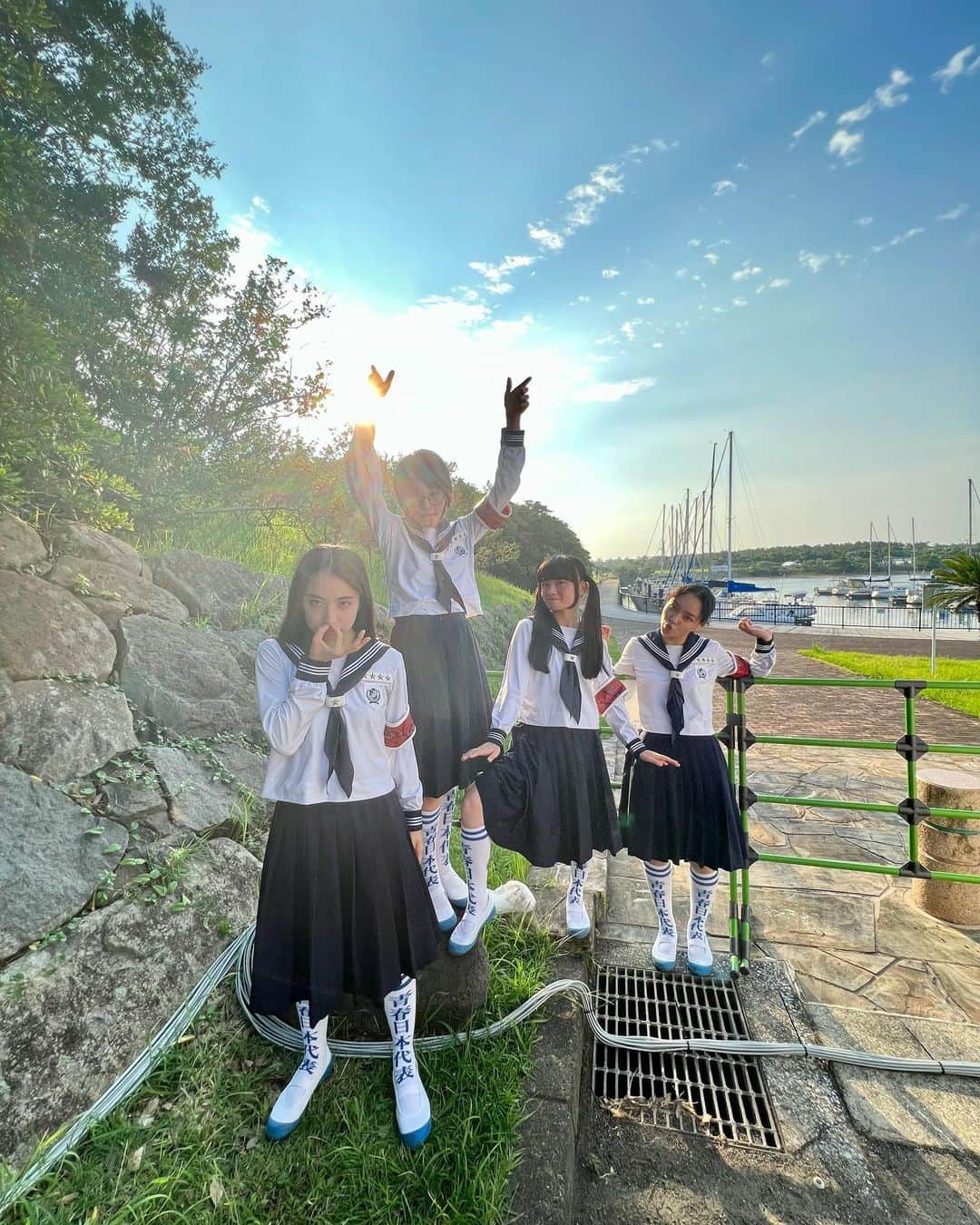 新しい学校のリーダーズのインスタグラム：「2023.9.30「The DROP FESTIVAL 2023 in JAPAN」at みやざき臨海公園 🌴🌴☀️ @thedropfes_jp   二年目の出演でした‼️ ありがとうございました🔥  <SETLIST> 1. 青春を切り裂く波動 2. 透明ボーイ 3. マ人間 4. Pineapple Kryptonite REMIX 5. オトナブルー 6. NAINAINAI 7. 迷えば尊し   #thedropfestival#dropfes#みやざき臨海公園#新しい学校のリーダーズ#atarashiigakko」