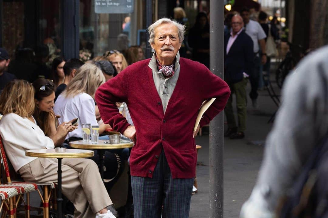 スコット・シューマンのインスタグラム：「File these images under “Men/Paris/Red” , Paris」