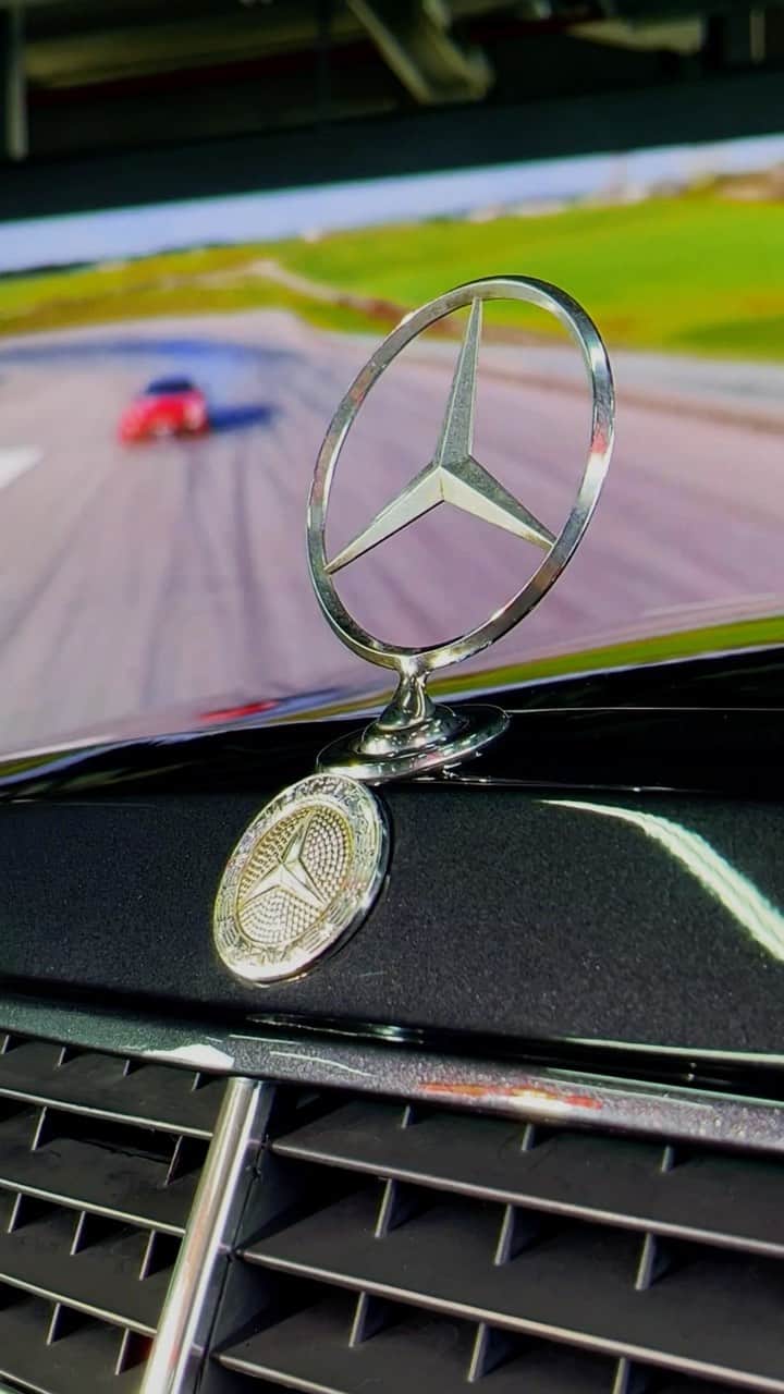 Mercedes-Benz Thailandのインスタグラム：「🏁 การกลับมาของตำนานครั้งยิ่งใหญ่! 💥💥 กลับมายลโฉมกันอีกครั้งในงาน “190 E Meet and Greet with Bernd Schneider” รวมพลรถยนต์ในตำนานอย่าง C-Class 🏎️ ที่นำพาชัยชนะจากนักแข่งระดับโลกมานับไม่ถ้วน และยังคงกลิ่นอายของความแรง ดุดัน ที่จะทำให้คุณตื่นเต้นไปกับสมรรถนะทรงพลังที่ไม่มีวันจางหาย…✨  #AMG #AMGExperienceOnTrack #MercedesBenzThailand」