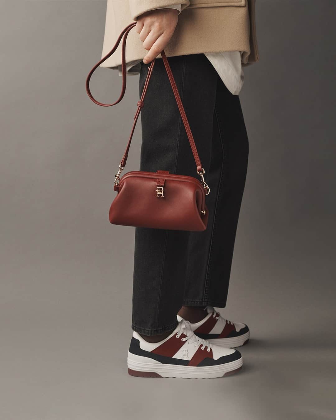 Tommy Hilfigerのインスタグラム：「Choose your Fall pouch for a seasonal spin. Elevated silhouettes against rugged hues. #TommyTartan #FallEssentials」