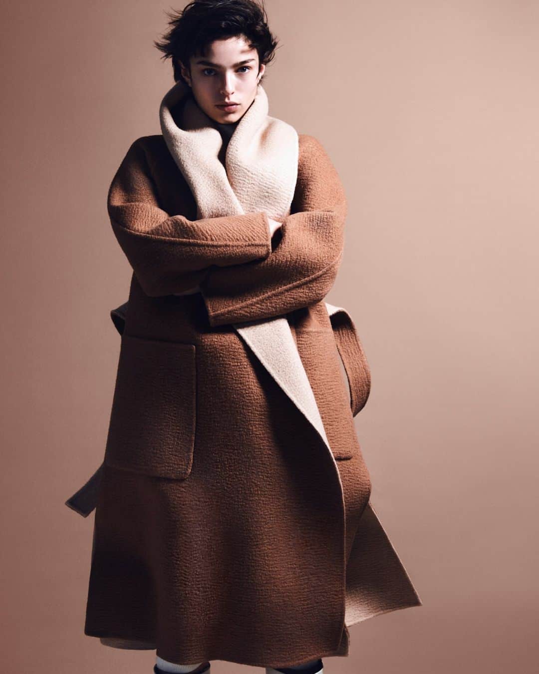 マックスマーラのインスタグラム：「Superior savoir-faire. Introducing the new #MaxMaraFW23 Atelier Coats collection. A celebration of exceptional Italian design and craftsmanship. Find your favorite at the link in bio. #MaxMara」