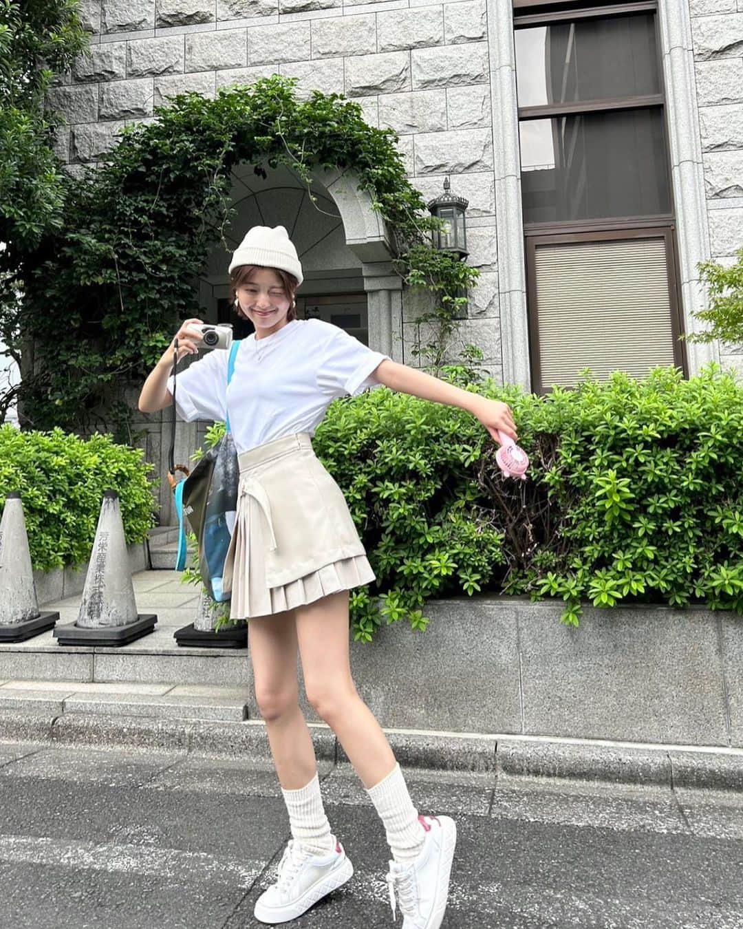 工藤美桜のインスタグラム：「1枚目つっこみどころ多すぎる #みおのふく  #イヤリングかわいいでしょう」