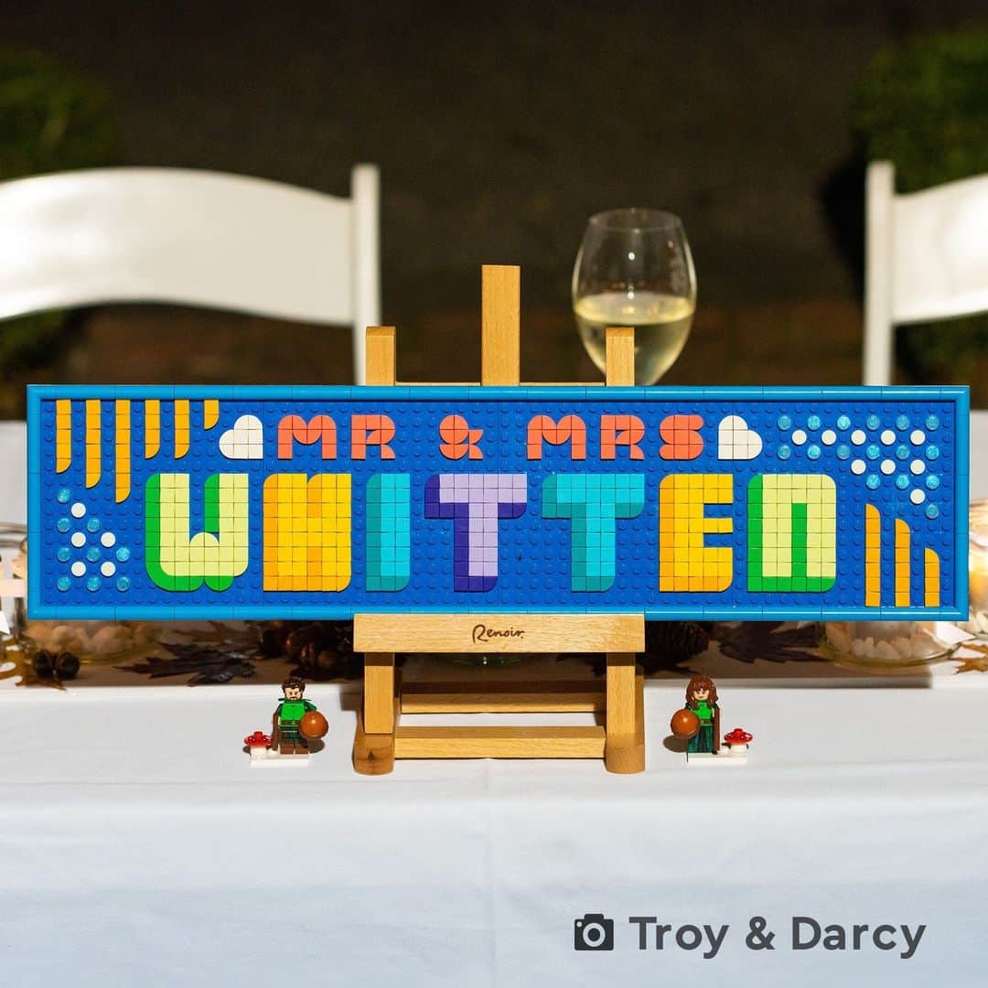 LEGOさんのインスタグラム写真 - (LEGOInstagram)「Check out these bold declarations of love made with LEGO bricks. What will you build to make your wedding day extra special?   #LEGOWeddings」10月1日 20時01分 - lego