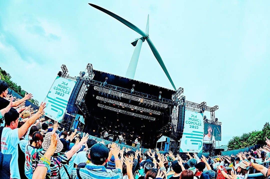 BLUE ENCOUNTのインスタグラム：「. 2023.10.01 『PIA MUSIC COMPLEX 2023』 @ 新木場・若洲公園  Guest Bassist / 猪野進一さん(IRabBits) @shinichi.ino   📸@hamanokazushi   #ぴあフェス」
