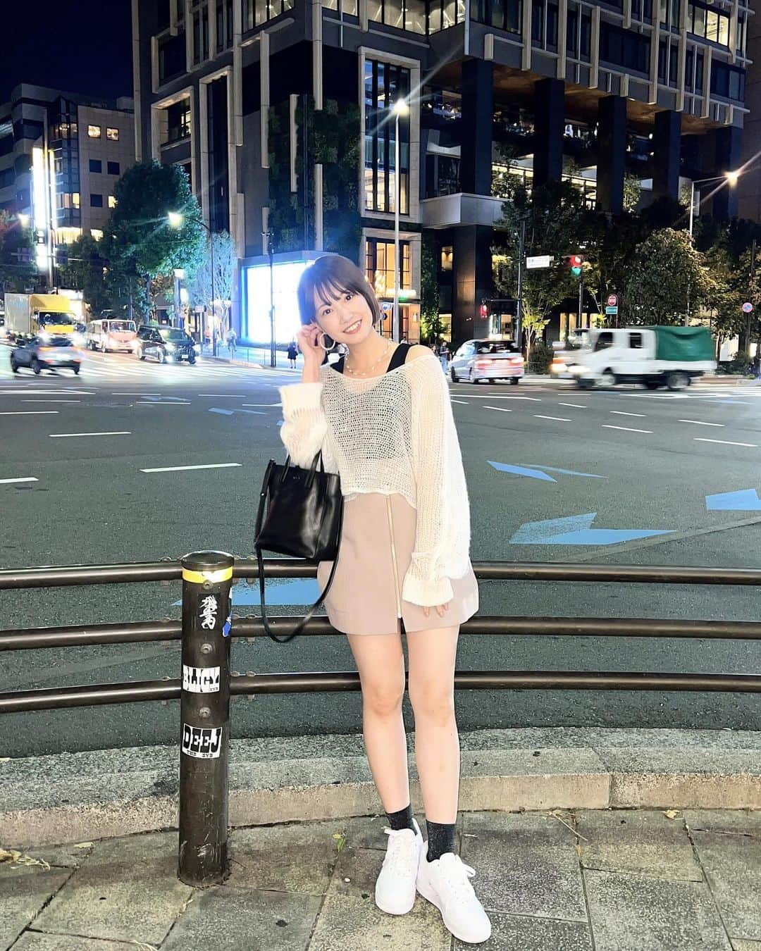 のインスタグラム：「カジュアルな日🤍  今日から10月ですね🍂🤎 まだまだ暑いですが、ちょっとずつ秋服楽しみたいです♡ いよいよ5日からpopupが始まるので どきどきわくわくです☺️ 3周年を迎えるAmyぜひお祝いして下さい💐🥂🤍 皆さんに会えること楽しみにしています☺️」