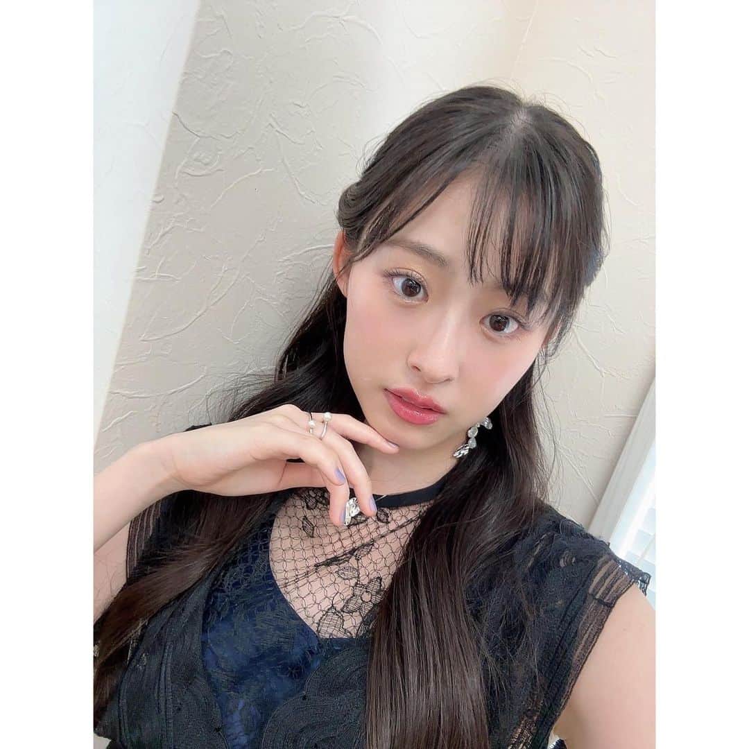井本彩花さんのインスタグラム写真 - (井本彩花Instagram)「． 守谷GTグランプリに参加させて頂きました🏎✨  迫力凄かったなぁ、、、、😳😳  パレードでは、ヤン・マーデンボローさん ( @jannthaman )と一緒の車に😊 素敵な経験をさせて頂きました✨  ありがとうございました💫  ワンピース @sakayori_official   アクセサリー @reflection.co_official  @the.pr_   シューズ @daniella_and_gemma   #守谷gt」10月1日 20時16分 - imoto_ayaka_official