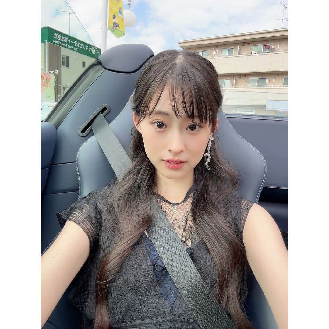 井本彩花さんのインスタグラム写真 - (井本彩花Instagram)「． 守谷GTグランプリに参加させて頂きました🏎✨  迫力凄かったなぁ、、、、😳😳  パレードでは、ヤン・マーデンボローさん ( @jannthaman )と一緒の車に😊 素敵な経験をさせて頂きました✨  ありがとうございました💫  ワンピース @sakayori_official   アクセサリー @reflection.co_official  @the.pr_   シューズ @daniella_and_gemma   #守谷gt」10月1日 20時16分 - imoto_ayaka_official