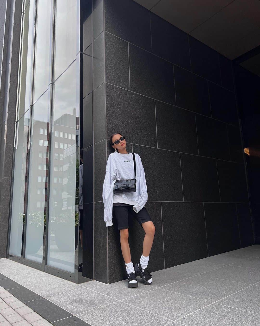 Rika Sasaki JPNのインスタグラム：「coming soon🤍 ユニセックスで着れるスウェット👫 10/6発売予定です🫶🏼 @aeddy.official」