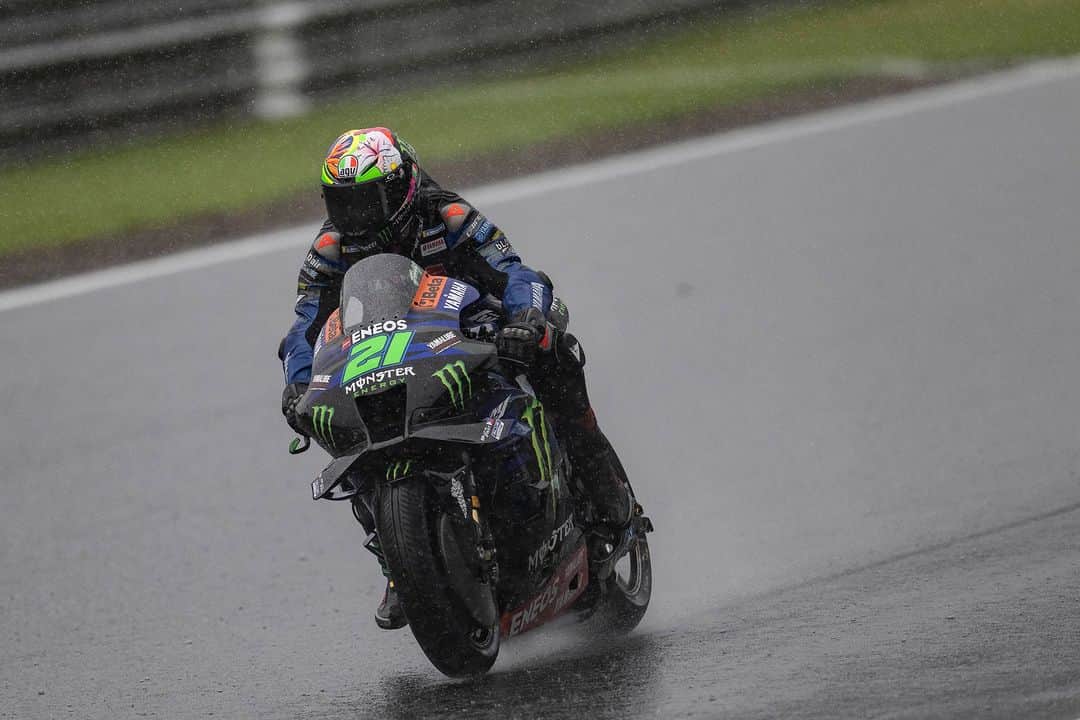 YamahaMotoGPさんのインスタグラム写真 - (YamahaMotoGPInstagram)「💬 @frankymorbido, Grand Prix of Japanese - Race Result - 17th:  "I tried to go for a different strategy and tried to stay out with slicks. It was raining, but I hoped that it would stop. It didn’t, but it was an all-in strategy that ultimately didn’t pay off. After, on the wets, my speed was good, but I was too far behind."  #MonsterYamaha | #MotoGP | #JapaneseGP」10月1日 20時17分 - yamahamotogp