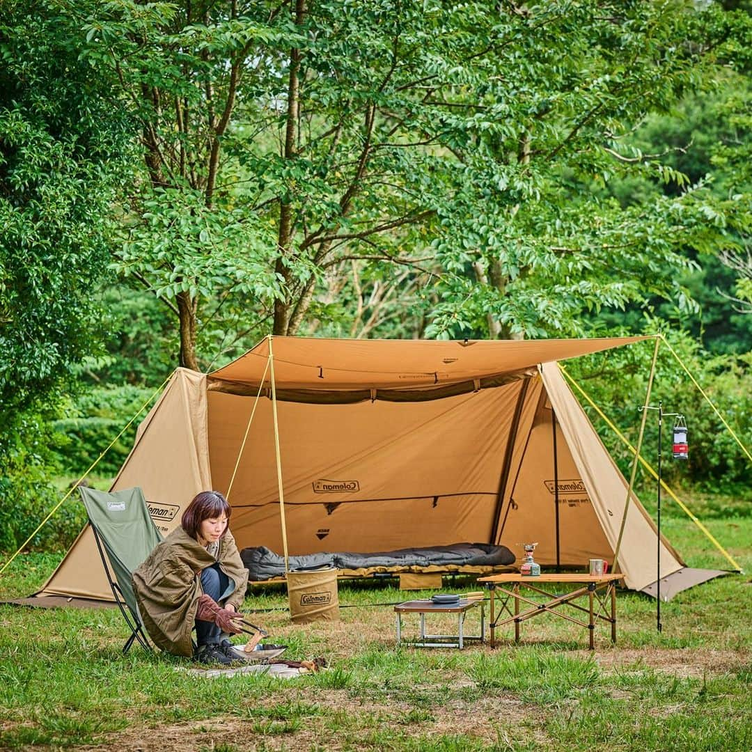 Coleman Japanさんのインスタグラム写真 - (Coleman JapanInstagram)「【アレンジ次第で好みの空間を楽しめる🏕】  キャノピーが幅広く、開放感を楽しめる「２ポールシェルターTX/デュオ」。設営がカンタンで、初心者の方にも安心。また、アレンジ次第でデイキャンプやカンガルースタイルなど、幅広い利用が可能なので追加購入組にもおススメです👍  ***************************************** ＼#灯そう感謝祭 開催中🎊／ 期間中、コールマン製品を3万円以上ご購入いただくと先着で「QUOカード」がもらえる！  ▶︎#灯そう感謝祭 2023秋 https://www.coleman.co.jp/special/tomoso/2023fall/  期間：9月22日(金) ～ 10月9日(月•祝) *****************************************  .  #灯そう #灯そうコールマン #灯そうColeman #Coleman #コールマン #Camp #キャンプ #Outdoor #アウトドア #Tent #テント #コールマンテント #ソロキャンプ #デュオキャンプ #2ポールシェルター」10月1日 20時12分 - coleman_japan