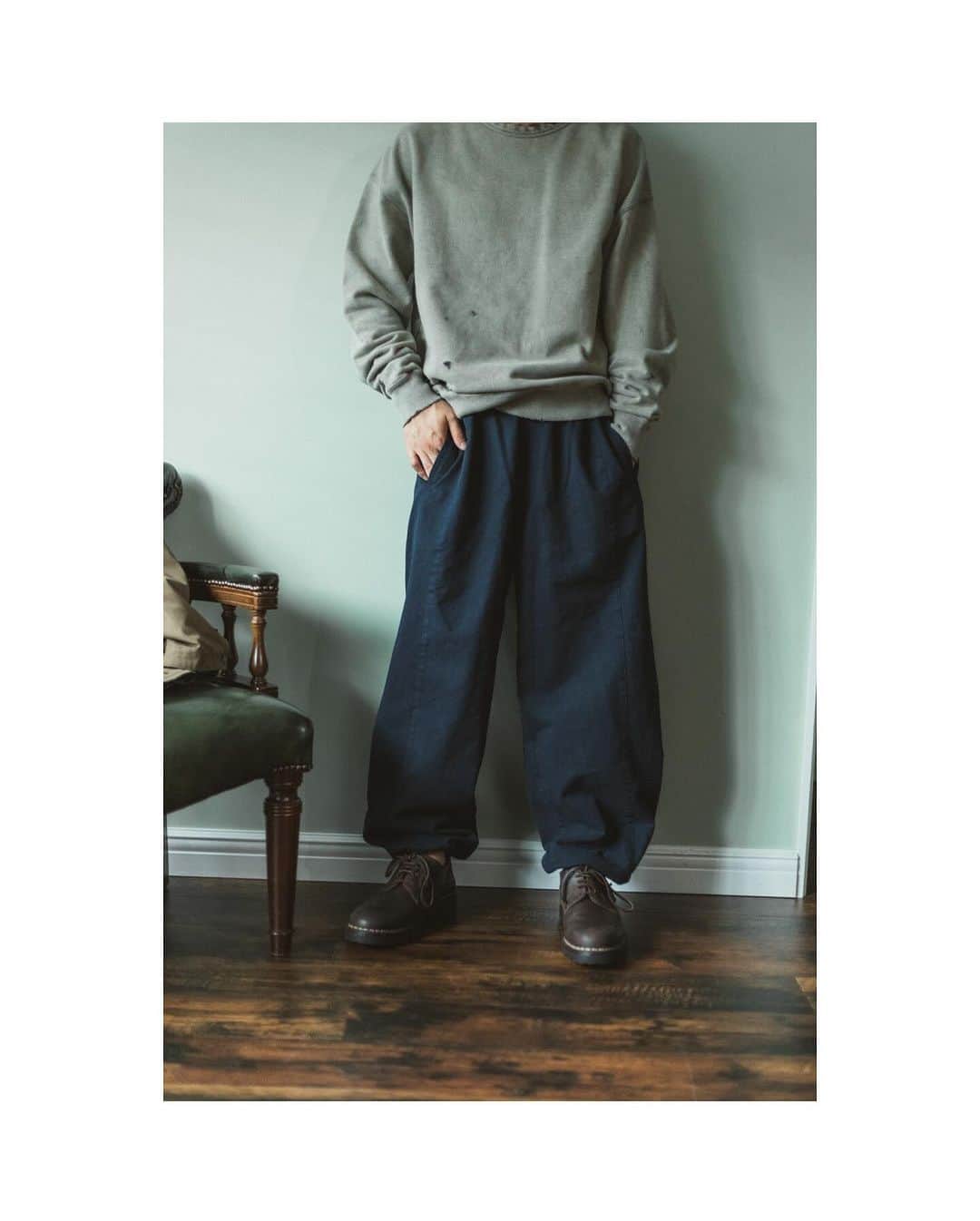 JOURNAL STANDARDさんのインスタグラム写真 - (JOURNAL STANDARDInstagram)「JS.HOMESTEAD 2023Autumn/Winter @js_homestead  ------   -FIELD RUNWAY-                          HUNTING WEARの特徴的なディテールをキルティングや                               TWEED等のブリティッシュを感じる素材をMIXし                              クラシカルなFIELD WEARを背景に新しいスタイルを提案します。                                  ----------------    ◇【J.S.Homestead】 REVERSIBLE SACK JACKET ¥63,800税込 № 23010470600030  ハンティングジャケットを現代的にアレンジしたハイブリッドジャケット。 薄くて軽いツイード×ハンティングベストを融合させ、さらにリバーシブルでも着用可能。 衿を立て、ボタンを閉じて着ることが出来るAラインで短めのクラシックなワークジャケットのスタイルで仕上げています。  ◇【J.S.Homestead】 HUNTING VEST ¥44,000税込 № 23011470600030  ハンティングの面白いディティールにフォーカスしたユーティリティベスト。 ツイード素材とのコンビで、ポケットフラップにはコーデュロイを使用しています。  -------------- #jshomestead  #fieldrunway ----------------   #2023aw #journalstandard #baycrews #fashion #journalstandardmens  #ジャーナルスタンダード」10月1日 20時13分 - journalstandard.jp