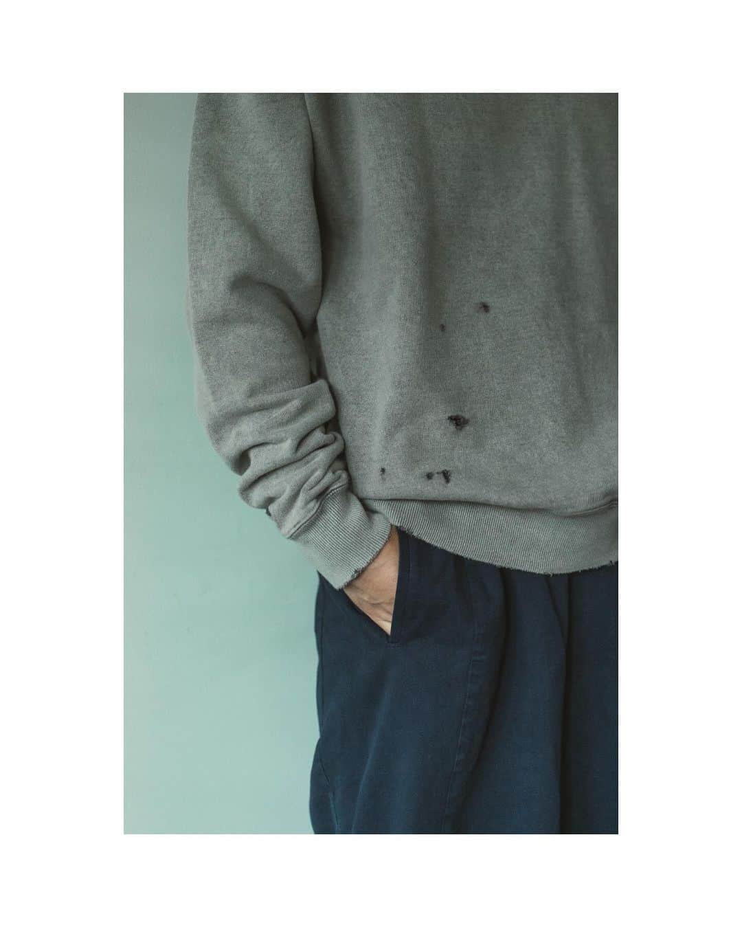 JOURNAL STANDARDさんのインスタグラム写真 - (JOURNAL STANDARDInstagram)「JS.HOMESTEAD 2023Autumn/Winter @js_homestead  ------   -FIELD RUNWAY-                          HUNTING WEARの特徴的なディテールをキルティングや                               TWEED等のブリティッシュを感じる素材をMIXし                              クラシカルなFIELD WEARを背景に新しいスタイルを提案します。                                  ----------------    ◇【J.S.Homestead】 REVERSIBLE SACK JACKET ¥63,800税込 № 23010470600030  ハンティングジャケットを現代的にアレンジしたハイブリッドジャケット。 薄くて軽いツイード×ハンティングベストを融合させ、さらにリバーシブルでも着用可能。 衿を立て、ボタンを閉じて着ることが出来るAラインで短めのクラシックなワークジャケットのスタイルで仕上げています。  ◇【J.S.Homestead】 HUNTING VEST ¥44,000税込 № 23011470600030  ハンティングの面白いディティールにフォーカスしたユーティリティベスト。 ツイード素材とのコンビで、ポケットフラップにはコーデュロイを使用しています。  -------------- #jshomestead  #fieldrunway ----------------   #2023aw #journalstandard #baycrews #fashion #journalstandardmens  #ジャーナルスタンダード」10月1日 20時13分 - journalstandard.jp