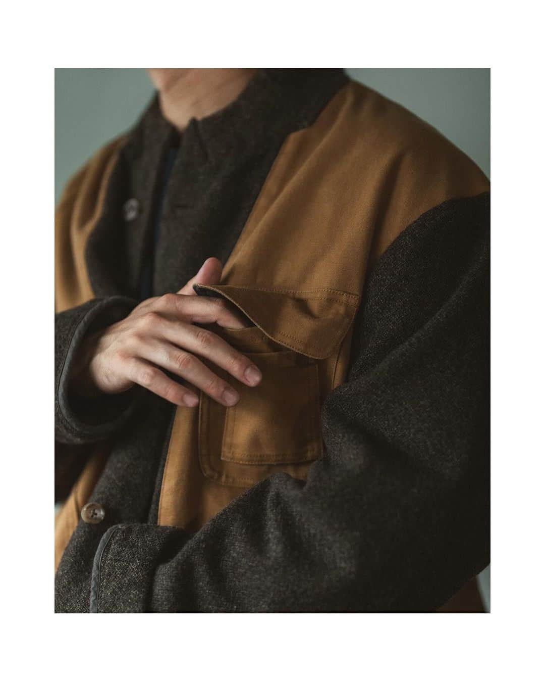 JOURNAL STANDARDさんのインスタグラム写真 - (JOURNAL STANDARDInstagram)「JS.HOMESTEAD 2023Autumn/Winter @js_homestead  ------   -FIELD RUNWAY-                          HUNTING WEARの特徴的なディテールをキルティングや                               TWEED等のブリティッシュを感じる素材をMIXし                              クラシカルなFIELD WEARを背景に新しいスタイルを提案します。                                  ----------------    ◇【J.S.Homestead】 REVERSIBLE SACK JACKET ¥63,800税込 № 23010470600030  ハンティングジャケットを現代的にアレンジしたハイブリッドジャケット。 薄くて軽いツイード×ハンティングベストを融合させ、さらにリバーシブルでも着用可能。 衿を立て、ボタンを閉じて着ることが出来るAラインで短めのクラシックなワークジャケットのスタイルで仕上げています。  ◇【J.S.Homestead】 HUNTING VEST ¥44,000税込 № 23011470600030  ハンティングの面白いディティールにフォーカスしたユーティリティベスト。 ツイード素材とのコンビで、ポケットフラップにはコーデュロイを使用しています。  -------------- #jshomestead  #fieldrunway ----------------   #2023aw #journalstandard #baycrews #fashion #journalstandardmens  #ジャーナルスタンダード」10月1日 20時13分 - journalstandard.jp