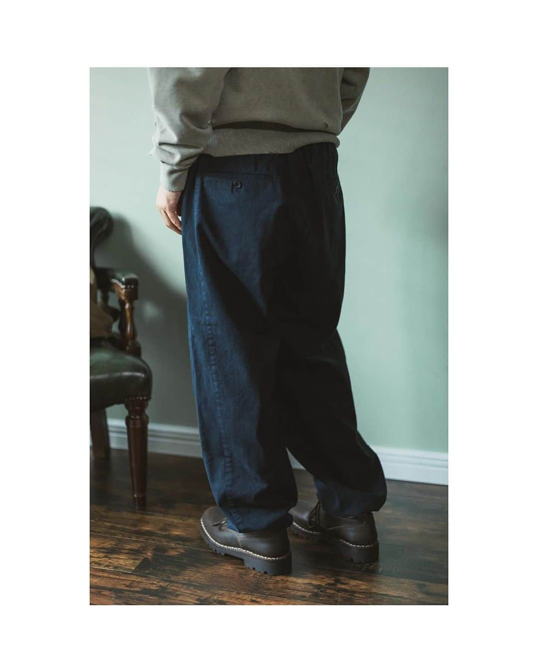 JOURNAL STANDARDさんのインスタグラム写真 - (JOURNAL STANDARDInstagram)「JS.HOMESTEAD 2023Autumn/Winter @js_homestead  ------   -FIELD RUNWAY-                          HUNTING WEARの特徴的なディテールをキルティングや                               TWEED等のブリティッシュを感じる素材をMIXし                              クラシカルなFIELD WEARを背景に新しいスタイルを提案します。                                  ----------------    ◇【J.S.Homestead】 REVERSIBLE SACK JACKET ¥63,800税込 № 23010470600030  ハンティングジャケットを現代的にアレンジしたハイブリッドジャケット。 薄くて軽いツイード×ハンティングベストを融合させ、さらにリバーシブルでも着用可能。 衿を立て、ボタンを閉じて着ることが出来るAラインで短めのクラシックなワークジャケットのスタイルで仕上げています。  ◇【J.S.Homestead】 HUNTING VEST ¥44,000税込 № 23011470600030  ハンティングの面白いディティールにフォーカスしたユーティリティベスト。 ツイード素材とのコンビで、ポケットフラップにはコーデュロイを使用しています。  -------------- #jshomestead  #fieldrunway ----------------   #2023aw #journalstandard #baycrews #fashion #journalstandardmens  #ジャーナルスタンダード」10月1日 20時13分 - journalstandard.jp