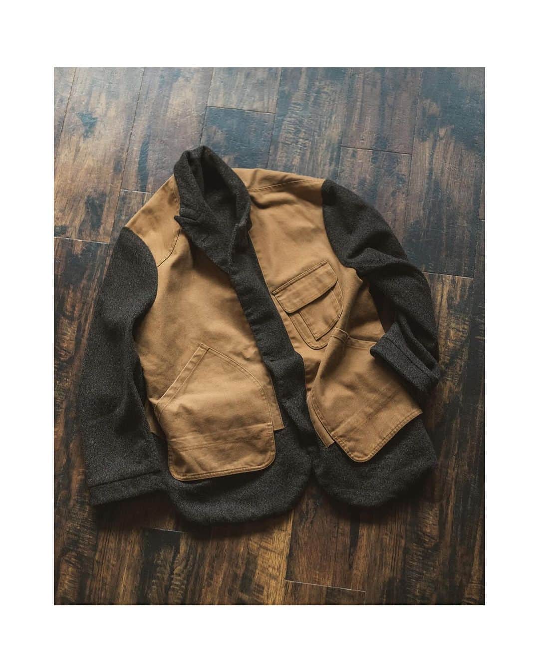 JOURNAL STANDARDさんのインスタグラム写真 - (JOURNAL STANDARDInstagram)「JS.HOMESTEAD 2023Autumn/Winter @js_homestead  ------   -FIELD RUNWAY-                          HUNTING WEARの特徴的なディテールをキルティングや                               TWEED等のブリティッシュを感じる素材をMIXし                              クラシカルなFIELD WEARを背景に新しいスタイルを提案します。                                  ----------------    ◇【J.S.Homestead】 REVERSIBLE SACK JACKET ¥63,800税込 № 23010470600030  ハンティングジャケットを現代的にアレンジしたハイブリッドジャケット。 薄くて軽いツイード×ハンティングベストを融合させ、さらにリバーシブルでも着用可能。 衿を立て、ボタンを閉じて着ることが出来るAラインで短めのクラシックなワークジャケットのスタイルで仕上げています。  ◇【J.S.Homestead】 HUNTING VEST ¥44,000税込 № 23011470600030  ハンティングの面白いディティールにフォーカスしたユーティリティベスト。 ツイード素材とのコンビで、ポケットフラップにはコーデュロイを使用しています。  -------------- #jshomestead  #fieldrunway ----------------   #2023aw #journalstandard #baycrews #fashion #journalstandardmens  #ジャーナルスタンダード」10月1日 20時13分 - journalstandard.jp