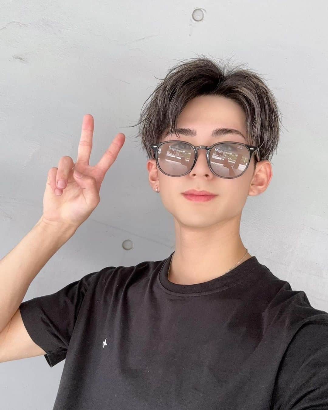 前田俊さんのインスタグラム写真 (前田俊Instagram)「ハリウッドブロウリフト で初めて眉毛整えてきた！ 眉毛が顔の印象の8割を