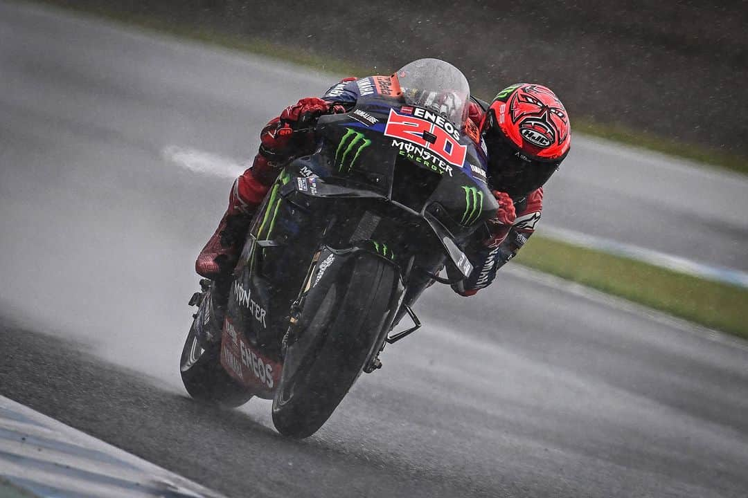 YamahaMotoGPさんのインスタグラム写真 - (YamahaMotoGPInstagram)「💬 @fabioquartararo20, Grand Prix of Japanese - Race Result - 10th:  "I gave it a try to stay out one lap longer. You know, it was raining, but it wasn’t that wet at the time. It turned out to be the wrong strategy, but I had to give it a try. I mean, we gave ourselves a challenge. We have to take the positives. We would have liked this to have been a better trip for us. But we need to focus on the positives. Hopefully, Mandalika will be a better track for us."  #MonsterYamaha | #MotoGP | #JapaneseGP」10月1日 20時21分 - yamahamotogp