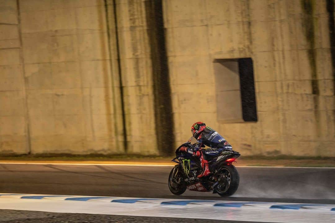 YamahaMotoGPさんのインスタグラム写真 - (YamahaMotoGPInstagram)「💬 @fabioquartararo20, Grand Prix of Japanese - Race Result - 10th:  "I gave it a try to stay out one lap longer. You know, it was raining, but it wasn’t that wet at the time. It turned out to be the wrong strategy, but I had to give it a try. I mean, we gave ourselves a challenge. We have to take the positives. We would have liked this to have been a better trip for us. But we need to focus on the positives. Hopefully, Mandalika will be a better track for us."  #MonsterYamaha | #MotoGP | #JapaneseGP」10月1日 20時21分 - yamahamotogp