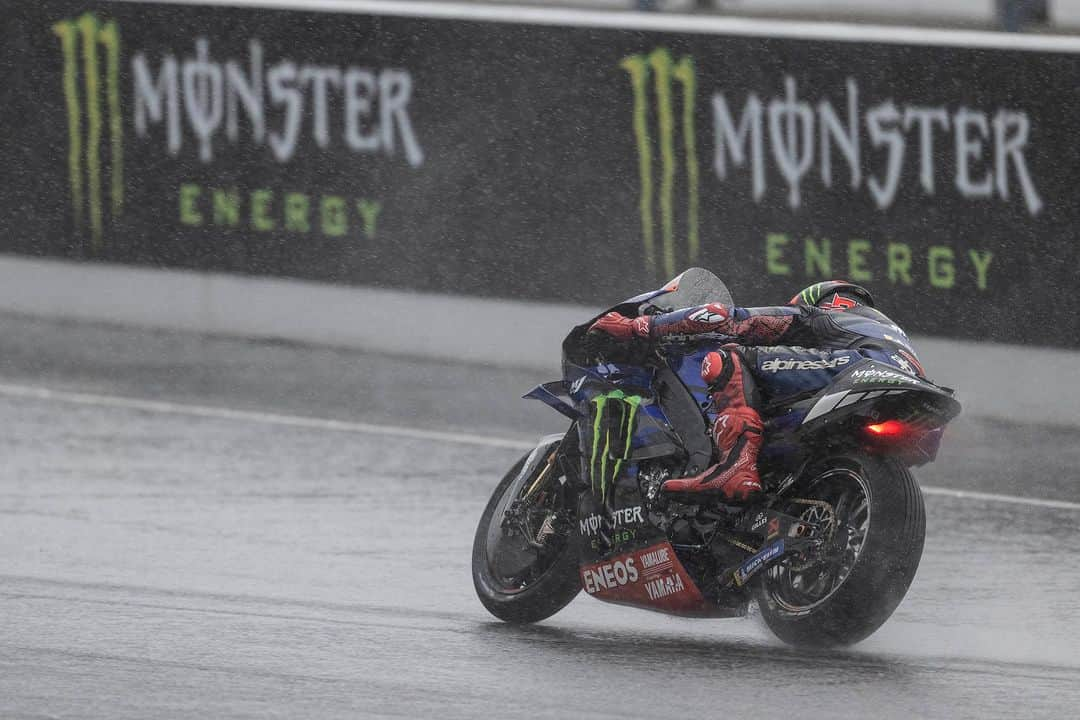 YamahaMotoGPさんのインスタグラム写真 - (YamahaMotoGPInstagram)「💬 @fabioquartararo20, Grand Prix of Japanese - Race Result - 10th:  "I gave it a try to stay out one lap longer. You know, it was raining, but it wasn’t that wet at the time. It turned out to be the wrong strategy, but I had to give it a try. I mean, we gave ourselves a challenge. We have to take the positives. We would have liked this to have been a better trip for us. But we need to focus on the positives. Hopefully, Mandalika will be a better track for us."  #MonsterYamaha | #MotoGP | #JapaneseGP」10月1日 20時21分 - yamahamotogp