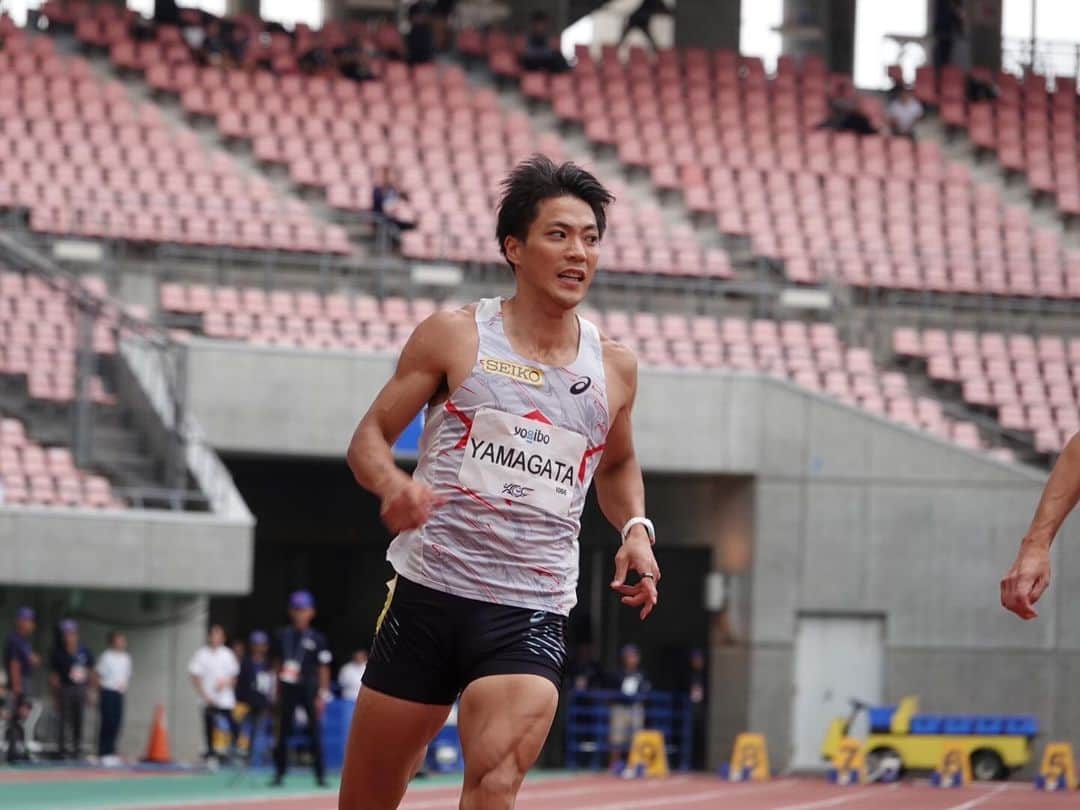 山縣亮太のインスタグラム：「【Yogibo ACC】 10.34(+0.1)で4位  ビッグスワン久々でした。きたのは3回目かな。初めてきたのは2009年新潟国体前の広島県国体合宿(本番ではない笑)、2回目が2015年日本選手権、そんで今日。来るたびに立派な良い競技場だと思うのにここではまだ良い結果を残したことが無くて、いいレースしたかったな。良くないジンクスは破るためにある！次走る時は最高の結果を👍  次のレースは国体です。今シーズン最後です。頑張ります。たくさんの応援嬉しかったです。ありがとうございました！」