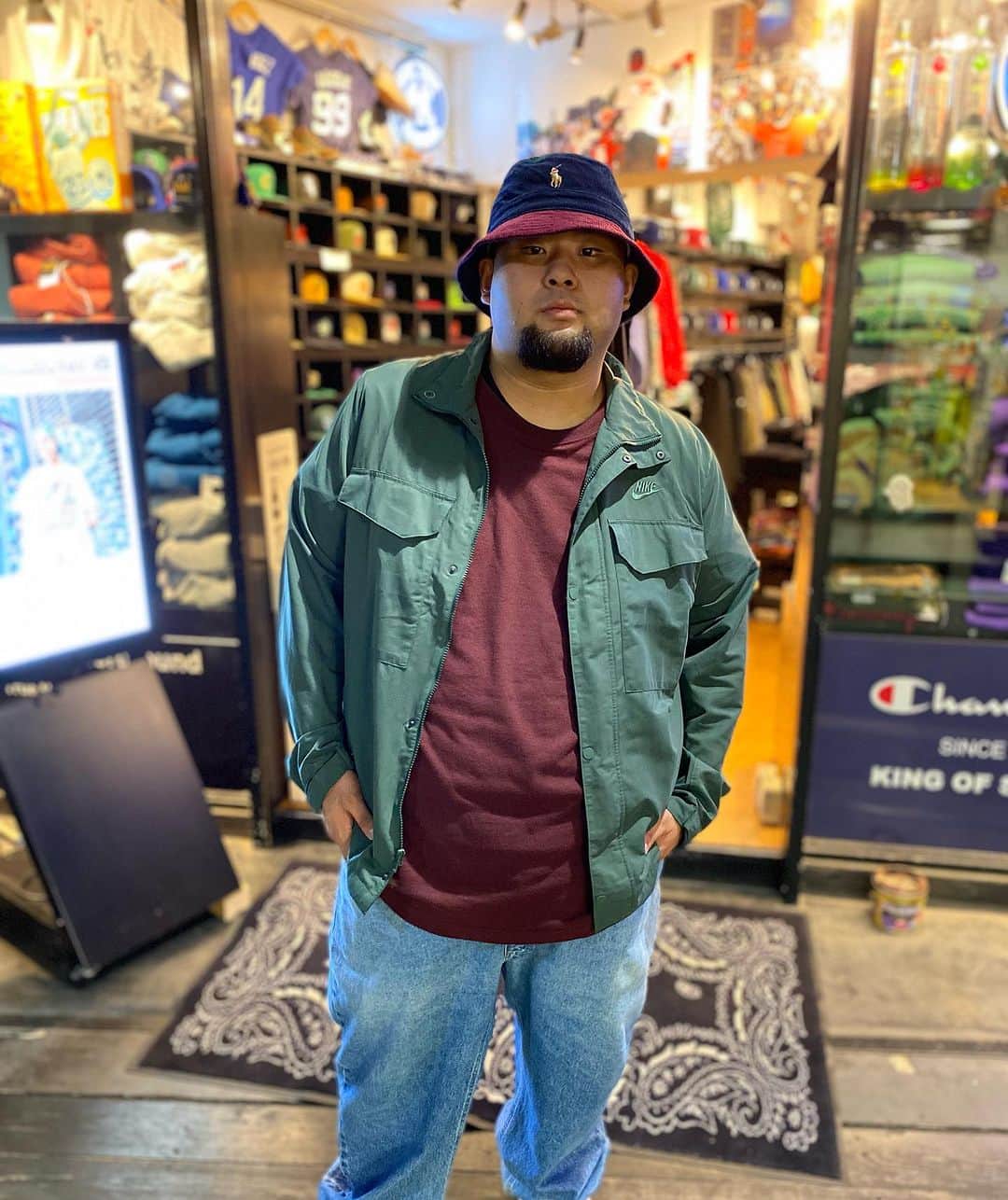 GROW AROUNDのインスタグラム：「STAFFおすすめコーデ🖐️  今回は渋谷店スタッフのBIG FAFの秋のオススメビッグサイズコーディネート🍂  HAT POLO RALPH LAUREN CORDUROY BUCKET HAT  JACKET NIKE SPORTSWEAR WOVEN M65 JACKET (XL)  T-SHIRT Carhartt LOOSE FIT HEAVYWEIGHT SHORT-SLEEVE POCKET T-SHIRT (2XL)  まだまだ暑いと感じる日も多いですが、 そろそろ長袖を着たくなる時期ですね💫 ビックサイズな方々は是非ご参考にしてみてください‼️  全てWEB UP完了しております👌  #growaround」