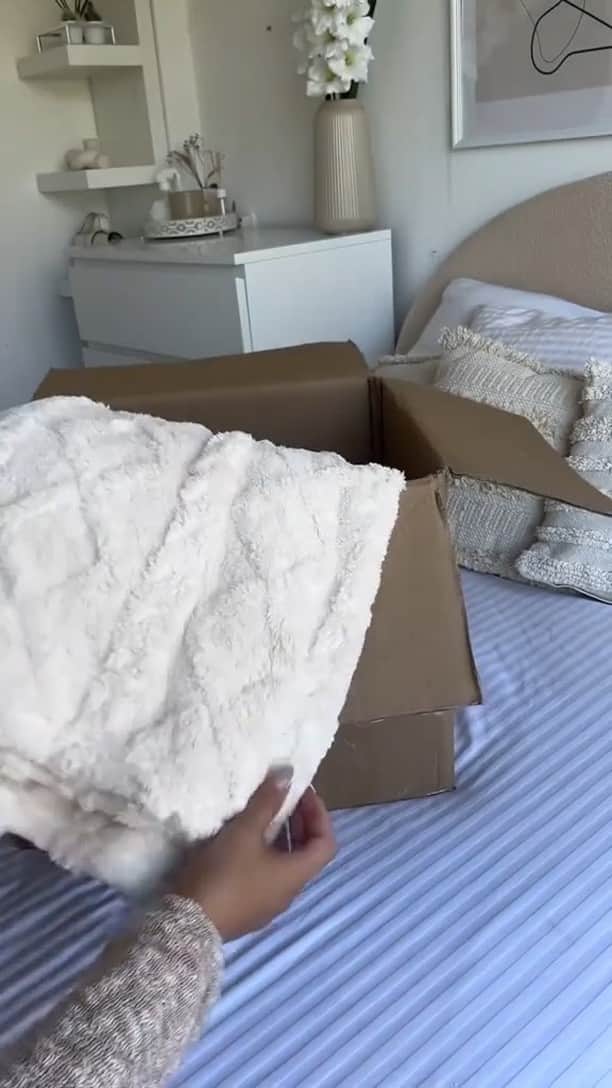 SHEINのインスタグラム：「@randihartmanx is haul about minimalism that's doing the most 🤍✨ Which chic SHEIN HOME picks are your vibe? 👇  🔎 17201847 18506611 20137665 11394665 11855002 19116441 15818358 16088060  #SHEIN #SHEINforAll #SHEINstyle #fashion #chic #saveinstyle」