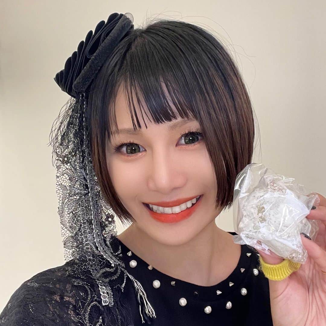 のインスタグラム：「ゆうこりんの凱旋公演水戸！！ はやしやさんの大福頂いて本日もブチ上がりました(´・ω・｀) 残すところ3公演。次は大阪。 宜しく頼みます！！！」