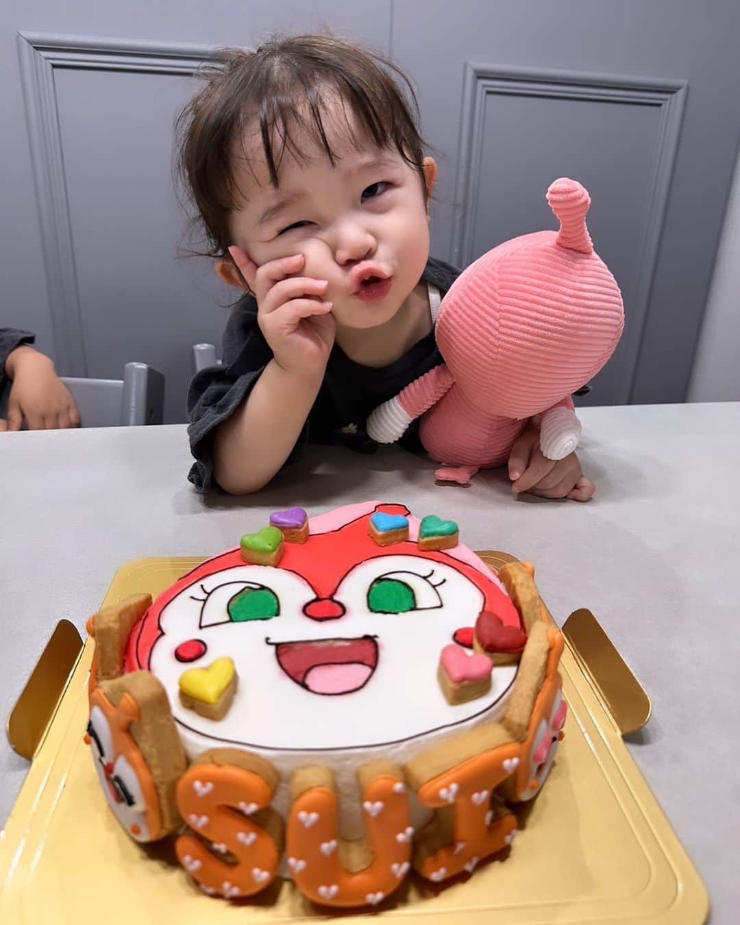 小園海斗のインスタグラム：「昨日次女の誕生日でした！ おめでとう🎊 今日ケーキみんなで食べました！ 成長が楽しみですなー！」