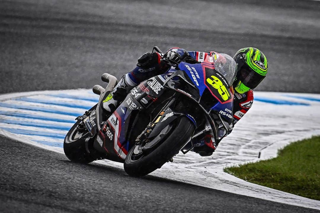 YamahaMotoGPさんのインスタグラム写真 - (YamahaMotoGPInstagram)「💬 @calcrutchlow, Grand Prix of Japanese - Race Result - 13th:  "Today’s Race was eventful because on the starting grid it started to rain. We did the first laps on slick tyres. I missed the opportunity to pit early like the other riders. I thought we could take a gamble and that it might stop raining – obviously it didn’t, it started raining much harder. Unfortunately, we made the pit stop in the wrong way, and I had to do a long-lap penalty again. So, two long-lap penalties in one race weekend. But I enjoyed my time with the YAMALUBE RS4GP Racing Team. We tried our best with regards to finding solutions with the bike for moving forward. As said, it wasn’t my preferred bike set-up, but it was very important to get this information. We really needed a dry race today to see if we could benefit from a setting change with the bike. But we tried our best. I did a good race in the rain, and I was able to make up some good positions in the full wet conditions. I do think it was the right decision to stop the race, because the limited visibility was becoming quite dangerous. We will continue our testing programme with a test in November in Jerez and Valencia. Good luck to the two Yamaha riders for the rest of the season."  #MonsterYamaha | #MotoGP | #JapaneseGP」10月1日 20時33分 - yamahamotogp