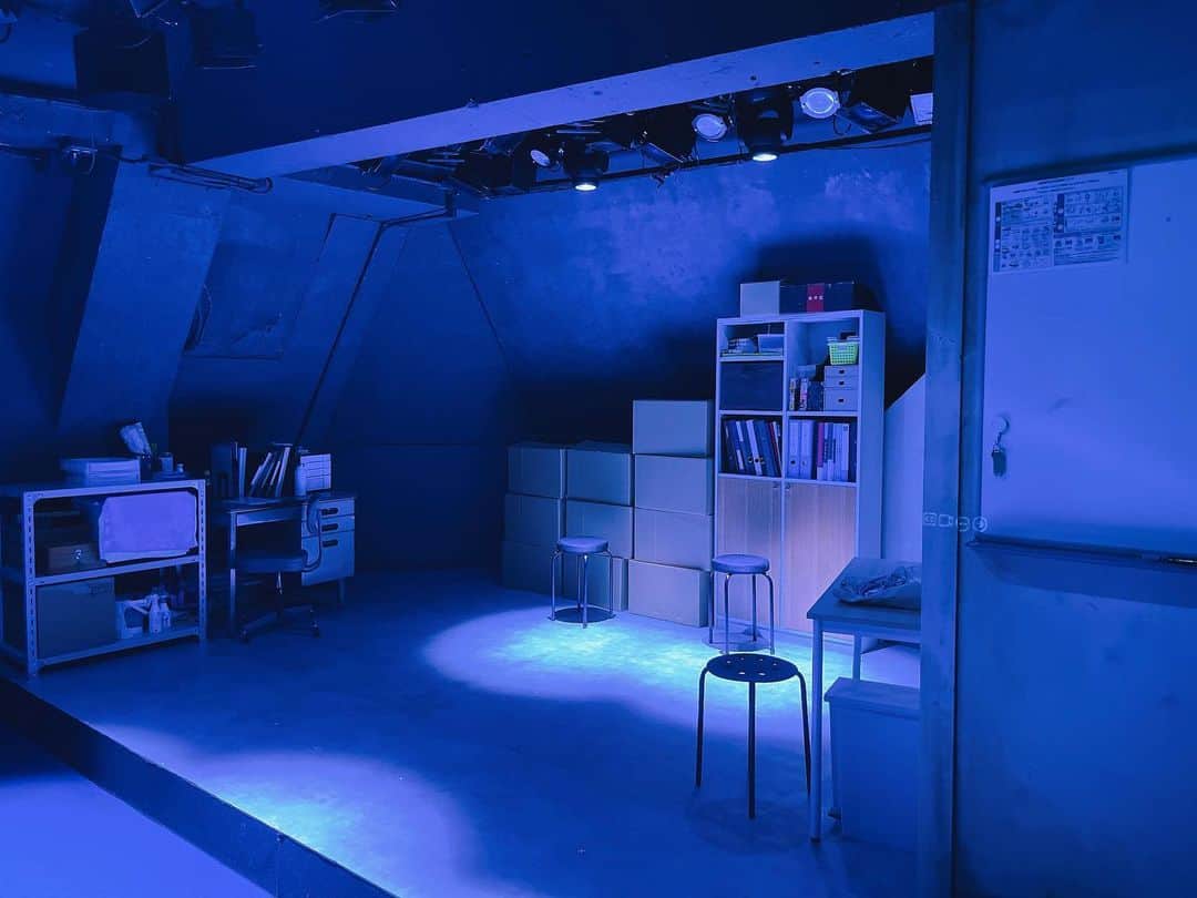 福士誠治さんのインスタグラム写真 - (福士誠治Instagram)「皆さん本日無事に舞台 漂う、傍観者どもが千秋楽を迎えました。  本当に本当に沢山の方々観に来て下さりありがとうございました。 この作品の演出が出来て、そしてキャストの四人に出会えて心より感謝 もちろんそれを支えてくださったスタッフさん達！  そしてそしてこの作品に足を運んでくださった方々に、応援のしを送ってくださった方々！  あー 本当に舞台とは沢山の方で作られているんだなぁとつくづく思いました。  感謝と感激で舞台が終わってからずっと目頭が熱くなっております。  またラジオや色んなところでお話ししていきますね。  本日はとりあえず無事に終われた事に感謝して噛み締めてみます。  本当に ありがとうございましたぁーー  #福士誠治 #舞台 #漂う、傍観者ども。 #清水優 #新納多朗 #丸山優子 #片山萌美 #千秋楽 #感謝 #下北沢オフオフシアター」10月1日 20時33分 - seiji_fukushi