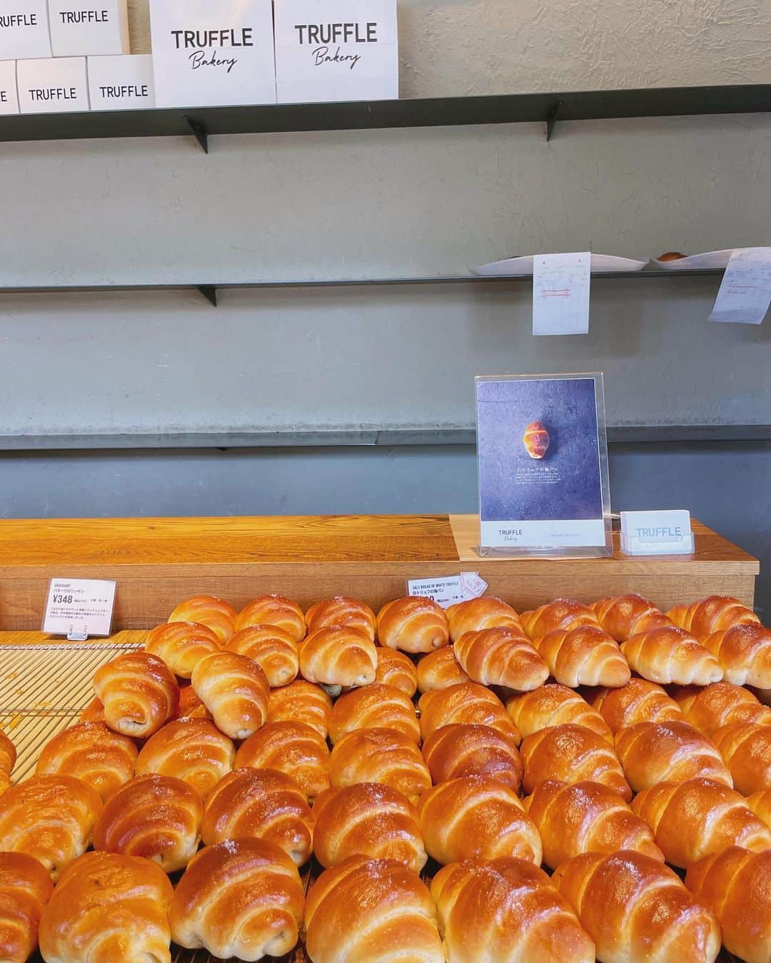 ちあきんぐさんのインスタグラム写真 - (ちあきんぐInstagram)「📍TRUFFLE bakery Karuizawa どハマり中の白トリュフの塩パン🥐 まず塩パンがすき。 そしてトリュフに目がない。  @trufflebakery #trufflebakery#trufflebakery軽井沢」10月1日 20時34分 - chiaki_ing