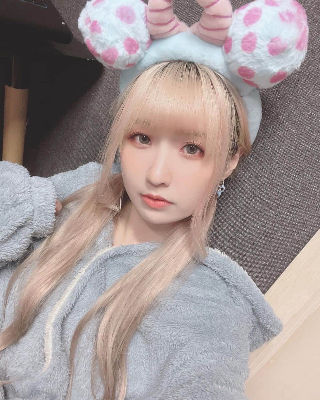 Sherryのインスタグラム：「- Momo Silver💙 終於有點藍擔的感覺(?)」