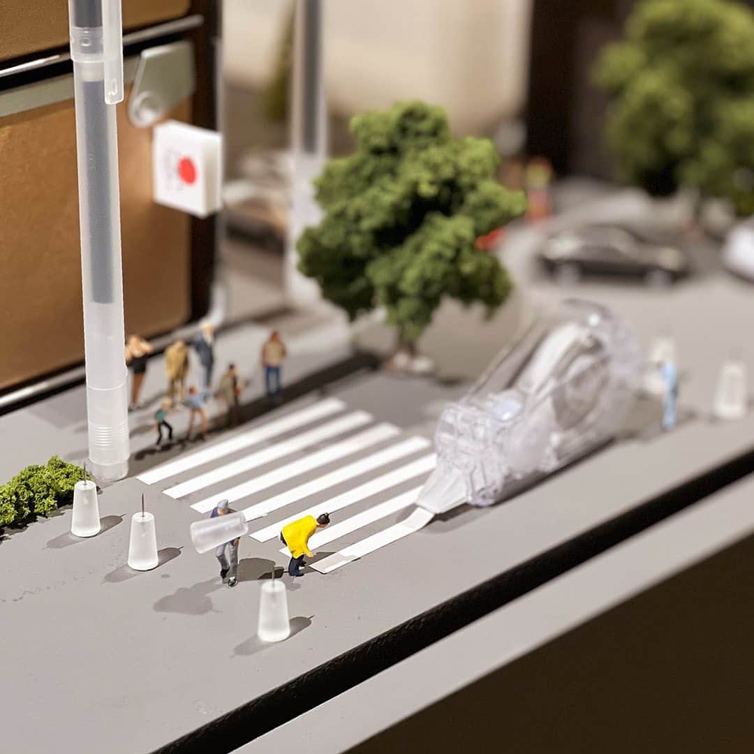 田中達也さんのインスタグラム写真 - (田中達也Instagram)「⠀ “MUJI GINZA Diorama” Renewal at MUJI HOTEL Ginza ─────────────────── 2023年2月3日～4月23日まで開催した「small MUJI展-日用品の楽しみ方」。そこで展示していたジオラマを、再構築してMUJI HOTELのフロントにて展示しています。 無印良品の商品や、銀座の老舗のパッケージを使って、見立てた銀座の街並み。 無印良品 銀座へお越しの際は、ぜひ6階のホテルフロントまでお立ち寄りください。 ⠀」10月1日 20時36分 - tanaka_tatsuya