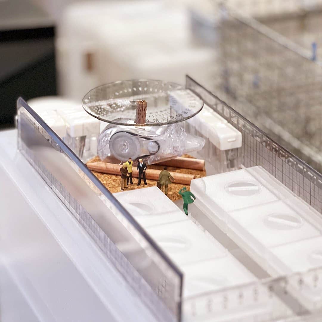 田中達也さんのインスタグラム写真 - (田中達也Instagram)「⠀ “MUJI GINZA Diorama” Renewal at MUJI HOTEL Ginza ─────────────────── 2023年2月3日～4月23日まで開催した「small MUJI展-日用品の楽しみ方」。そこで展示していたジオラマを、再構築してMUJI HOTELのフロントにて展示しています。 無印良品の商品や、銀座の老舗のパッケージを使って、見立てた銀座の街並み。 無印良品 銀座へお越しの際は、ぜひ6階のホテルフロントまでお立ち寄りください。 ⠀」10月1日 20時36分 - tanaka_tatsuya