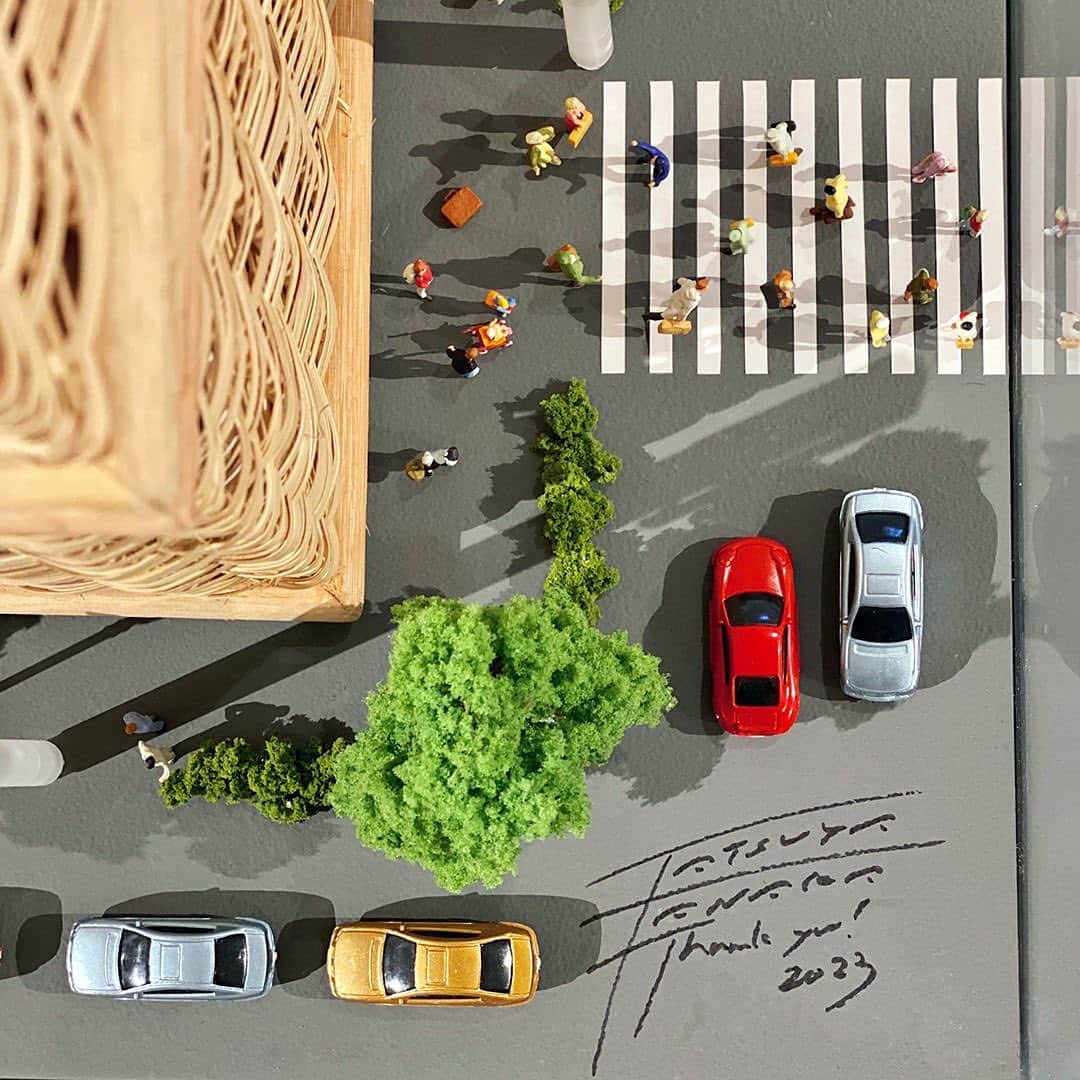 田中達也さんのインスタグラム写真 - (田中達也Instagram)「⠀ “MUJI GINZA Diorama” Renewal at MUJI HOTEL Ginza ─────────────────── 2023年2月3日～4月23日まで開催した「small MUJI展-日用品の楽しみ方」。そこで展示していたジオラマを、再構築してMUJI HOTELのフロントにて展示しています。 無印良品の商品や、銀座の老舗のパッケージを使って、見立てた銀座の街並み。 無印良品 銀座へお越しの際は、ぜひ6階のホテルフロントまでお立ち寄りください。 ⠀」10月1日 20時36分 - tanaka_tatsuya