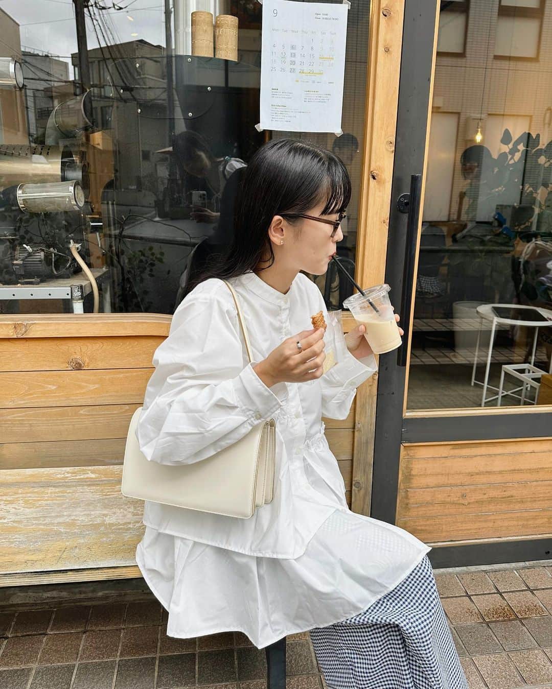 ちょびさんのインスタグラム写真 - (ちょびInstagram)「最近気に入ってる白バッグ🤍 白いバッグってずっと持ってなかったから嬉しい☺️🫶🏻🤍 韓国行きたいなぁ〜！ @toutyest   #fashion#ootd#bag#toutyest」10月1日 20時36分 - kaoriririn15
