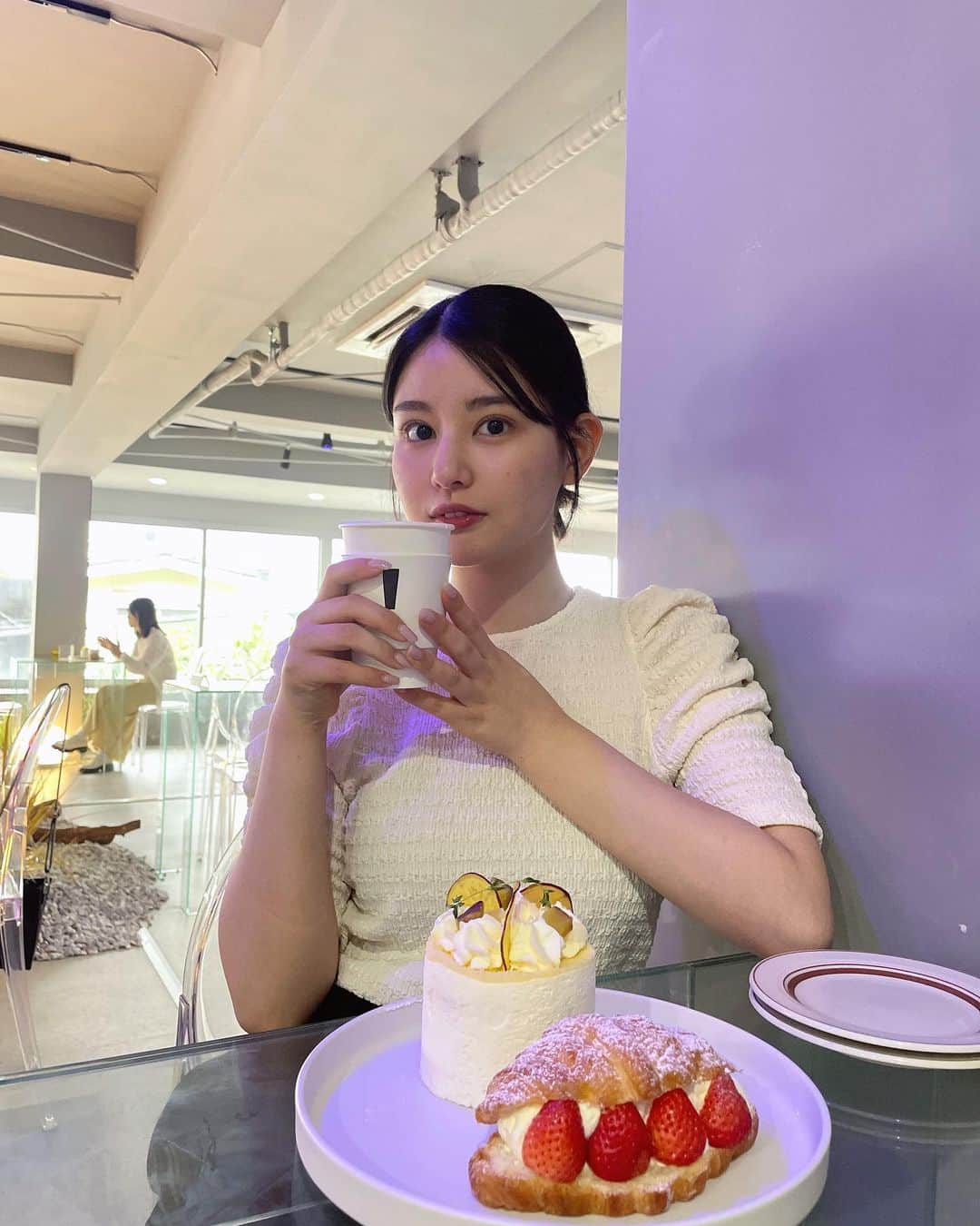 森青葉さんのインスタグラム写真 - (森青葉Instagram)「☺︎ どっちを食べたでしょうか〜！  #新大久保カフェ」10月1日 20時37分 - aoba__mori_official