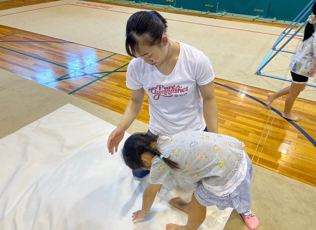 宮川紗江さんのインスタグラム写真 - (宮川紗江Instagram)「一般社団法人越谷青年会議所創立50周年記念事業に参加させて頂きました！  たくさんの子どもたちが、体操や、新体操、パルクールなど体験しに来てくれました！  私は、体操教室のサポートとして子どもたちと触れ合ったり、模範演技をしたり、新体操では、子どもたちといっしょに体験させて頂きました！ とても楽しい時間をありがとうございました！   #越谷 #体操教室 #新体操 #パルクール #50周年記念」10月1日 20時37分 - sae_gymnast_0910