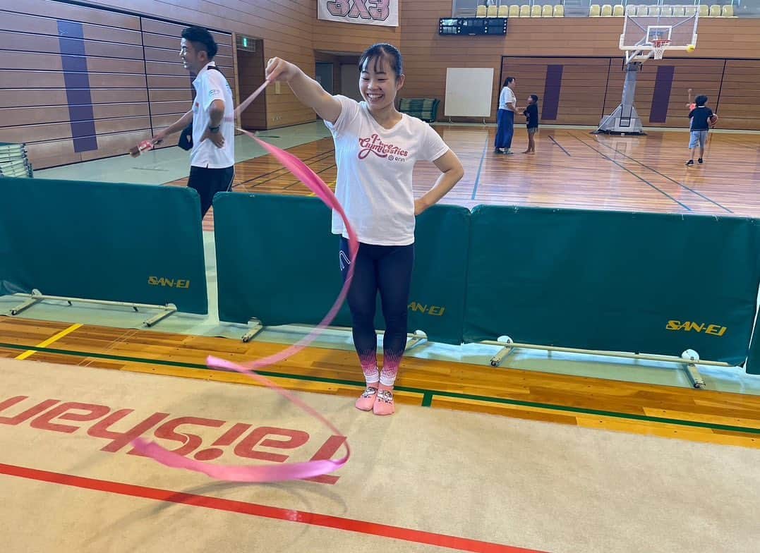 宮川紗江さんのインスタグラム写真 - (宮川紗江Instagram)「一般社団法人越谷青年会議所創立50周年記念事業に参加させて頂きました！  たくさんの子どもたちが、体操や、新体操、パルクールなど体験しに来てくれました！  私は、体操教室のサポートとして子どもたちと触れ合ったり、模範演技をしたり、新体操では、子どもたちといっしょに体験させて頂きました！ とても楽しい時間をありがとうございました！   #越谷 #体操教室 #新体操 #パルクール #50周年記念」10月1日 20時37分 - sae_gymnast_0910