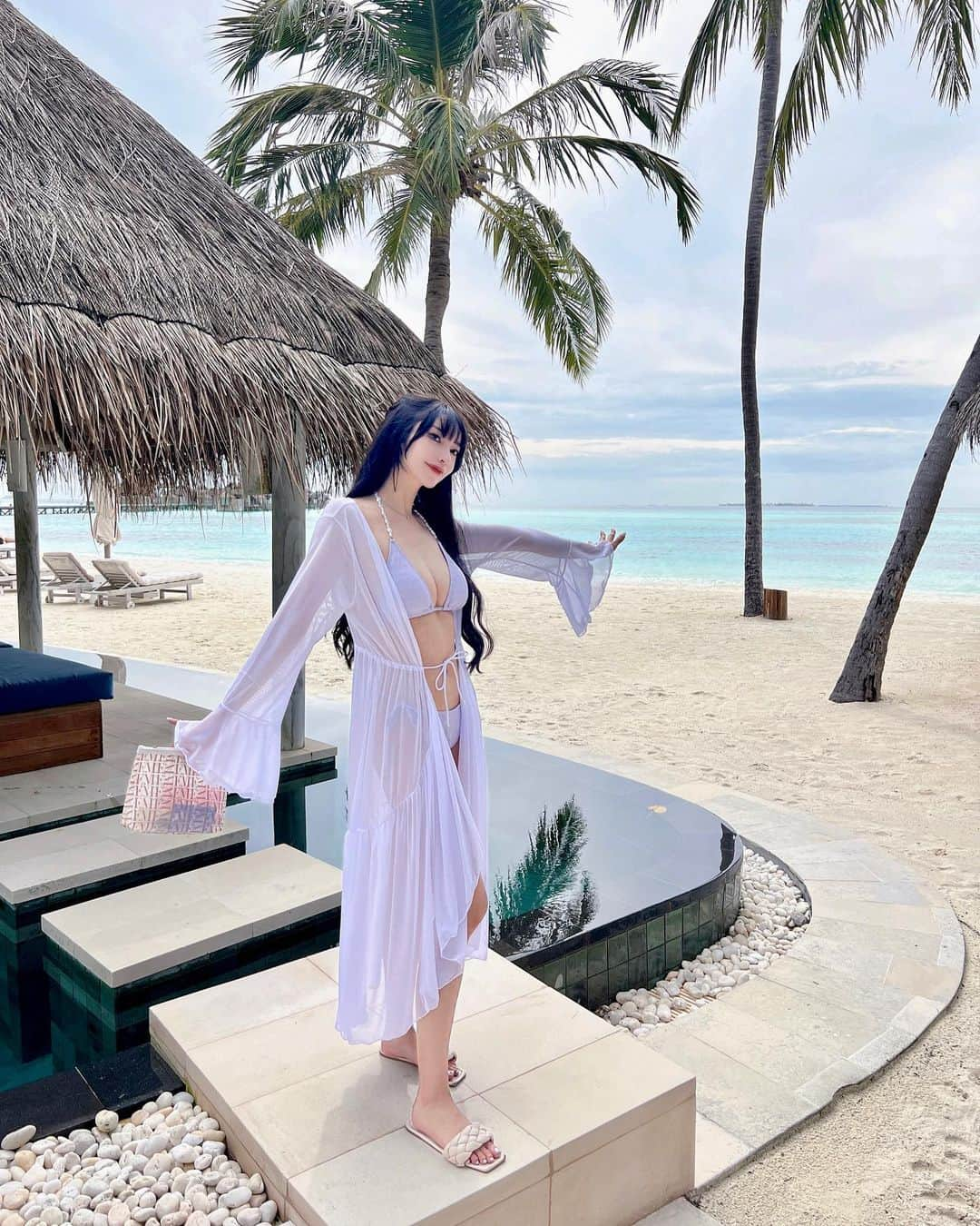 ?????のインスタグラム：「. その辺のプールもビーチも最高すぎた🤍  . . #maldives #maldivestrip #gililankanfushi #birthdaytrip #モルディブ #bikinigirl」