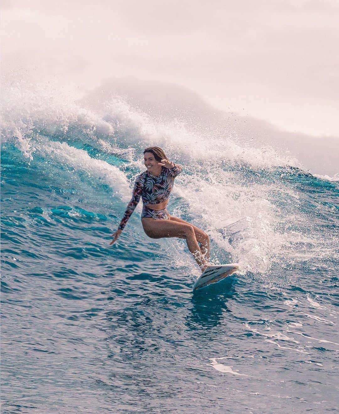 BillabongWomensJapanさんのインスタグラム写真 - (BillabongWomensJapanInstagram)「Tales from the toropics. #BillabongSurfCapsule」10月1日 20時49分 - billabongwomensjp