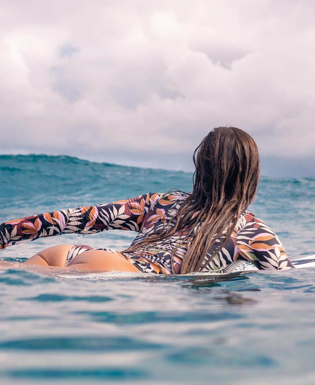 BillabongWomensJapanさんのインスタグラム写真 - (BillabongWomensJapanInstagram)「Tales from the toropics. #BillabongSurfCapsule」10月1日 20時49分 - billabongwomensjp