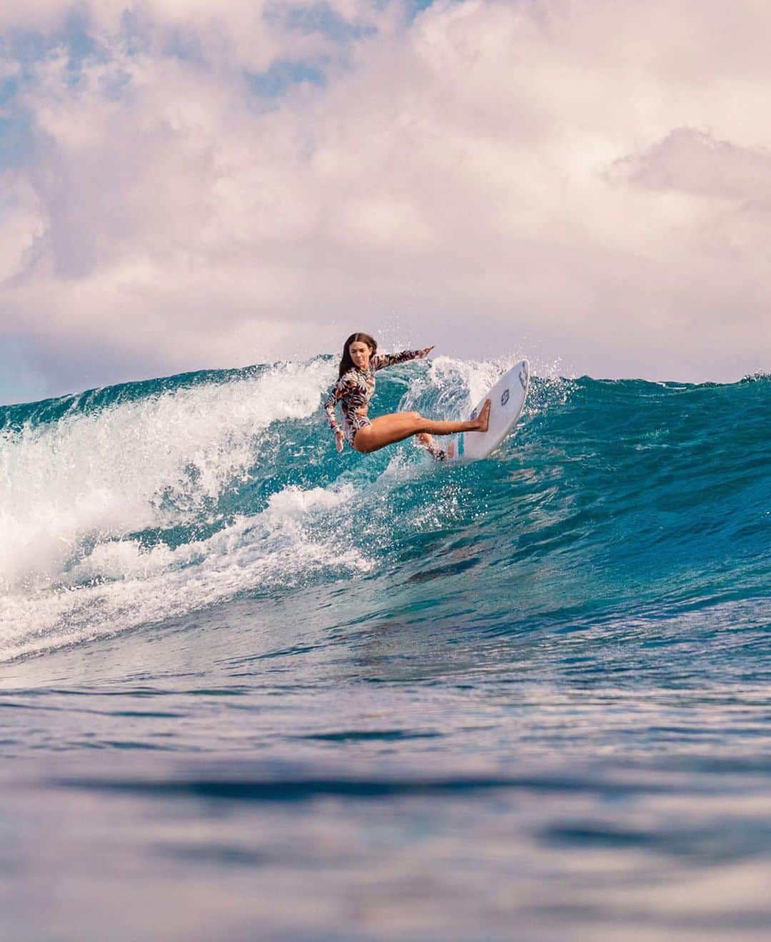 BillabongWomensJapanさんのインスタグラム写真 - (BillabongWomensJapanInstagram)「Tales from the toropics. #BillabongSurfCapsule」10月1日 20時49分 - billabongwomensjp