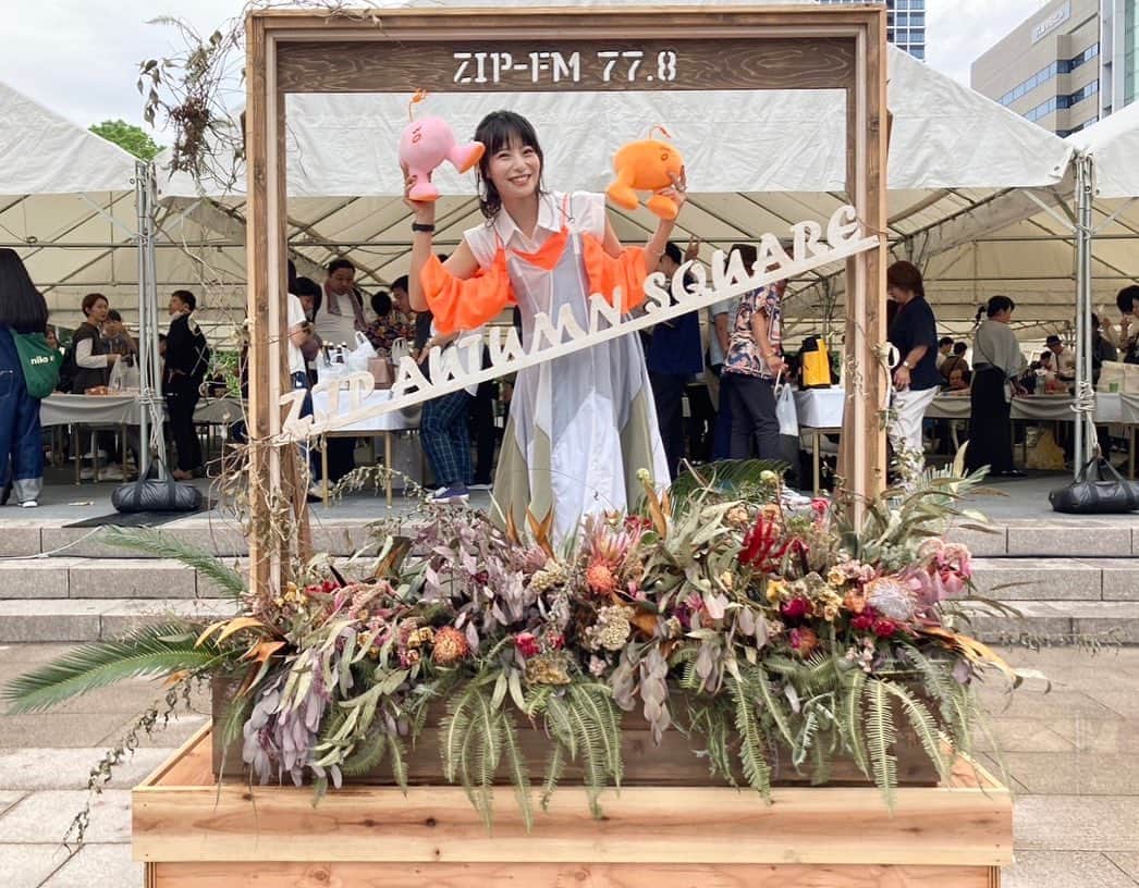 永田レイナのインスタグラム：「ZIP-FM 30th Anniversary おめでとう＆ありがとう！  金、土、日のこの3日間、 公開生放送やイベントに来てくれたリスナーと 家族みたいなZIP-FMの仲間たちの顔を見て、 “ここ”に来てよかったなぁと心から思いました！  いつも本当にありがとう！ 俺たちの冒険はまだまだ続く！  #zipfm #zip30th #radio #radiko」