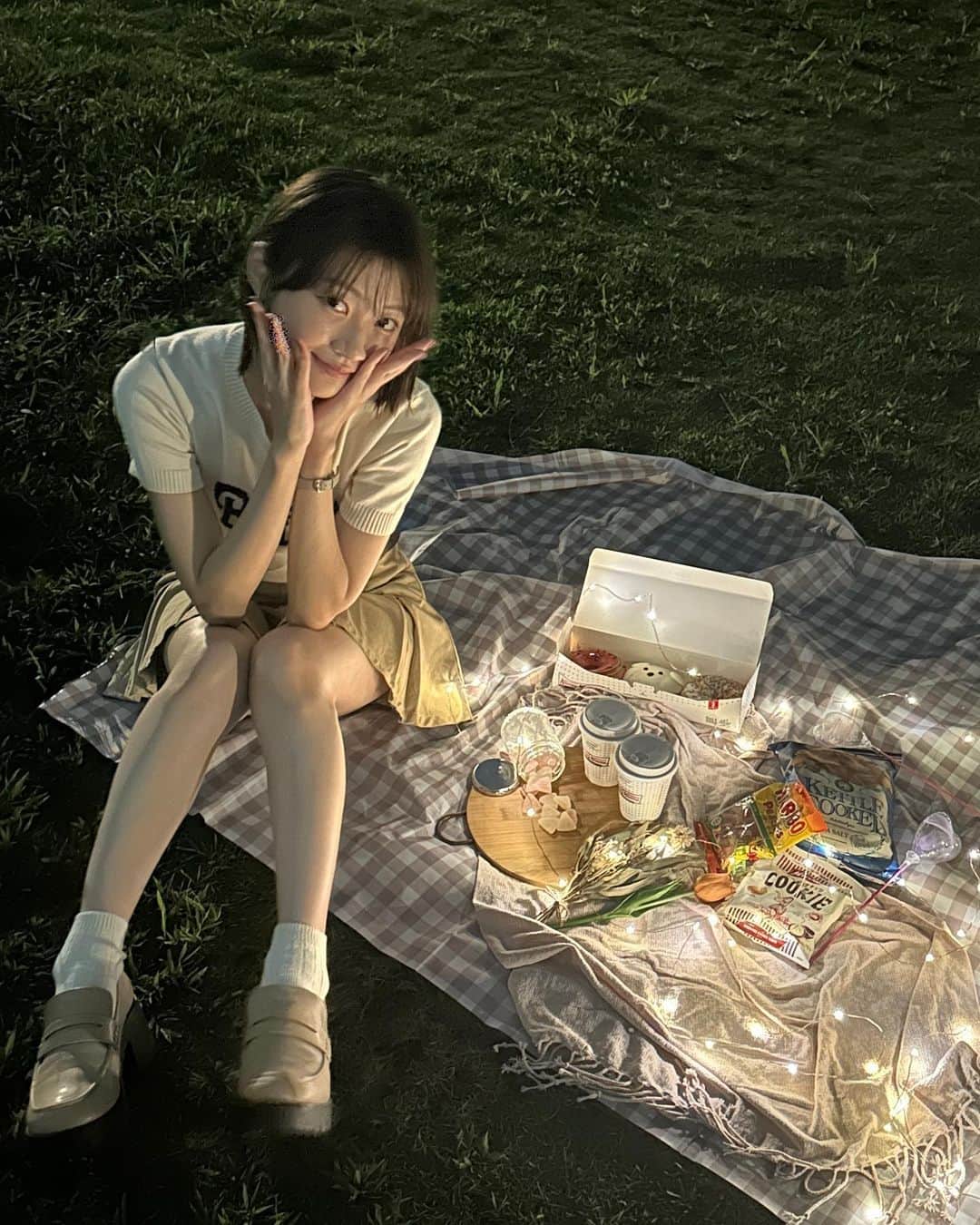 板倉可奈さんのインスタグラム写真 - (板倉可奈Instagram)「🕯️night picnic🌙  思ってた以上に可愛くできて大満足。🫶🏻  #nightpicnic  #ピクニック  #kanacolor」10月1日 20時58分 - kn.sii.i