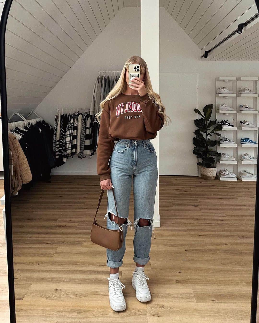 SHEINのインスタグラム：「Which look are you keepin' it casual in all day long: sporty 🤎 minimalist 🤍 or all-🖤 biker babe? 👇 @lisarosii  🔎11746166 13210307 11703702 12335483 9705697  #SHEIN #SHEINforAll #SHEINstyle #fashion #chic」